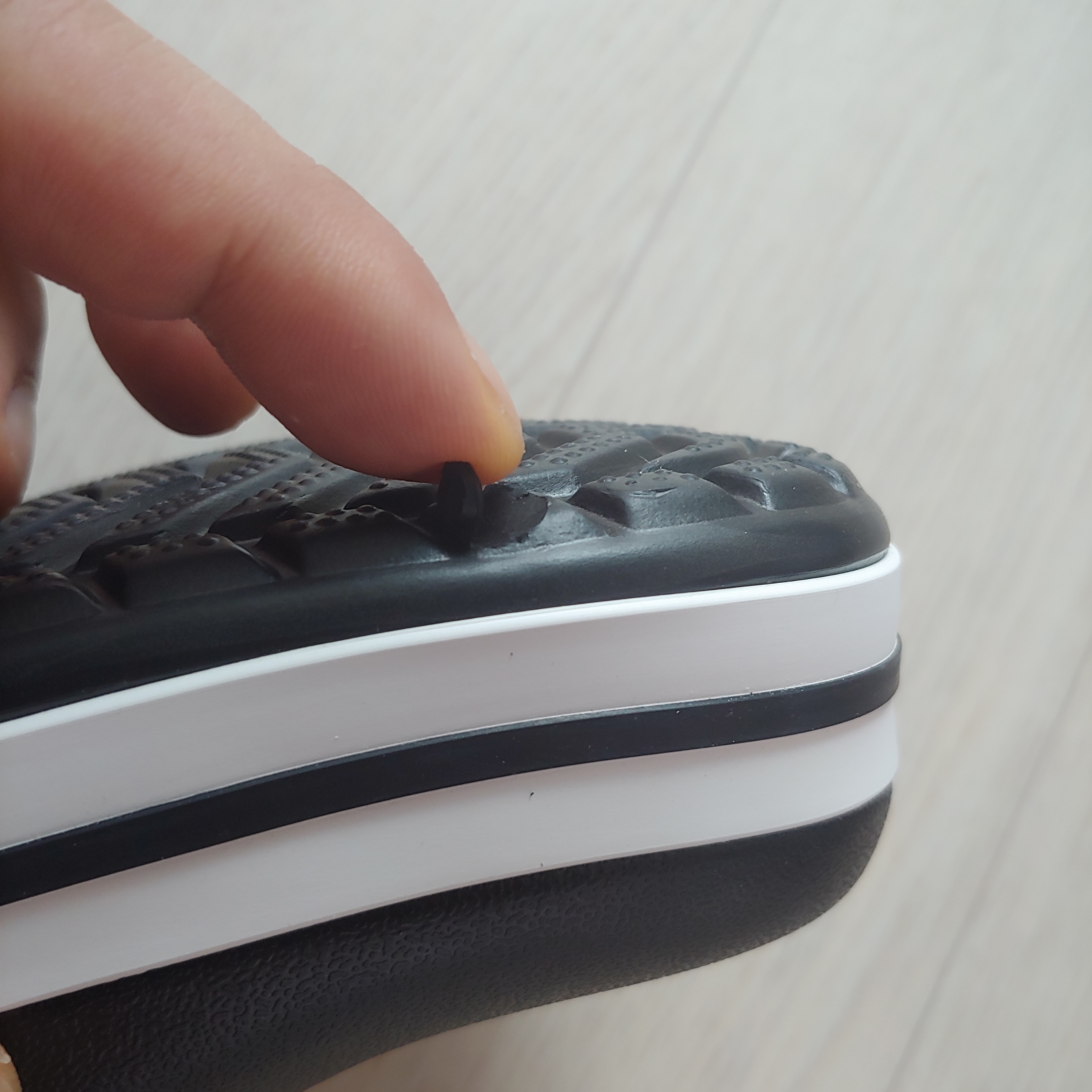 Crocs Crocband Clog Black 착용 스타일 - 1
