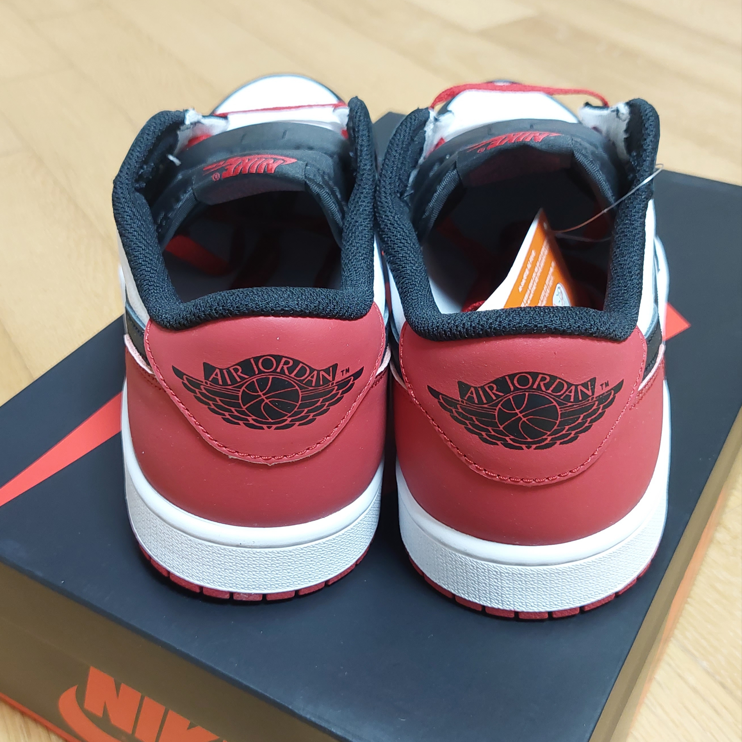 Jordan 1 Retro Low OG Black Toe 착용 스타일 - 4