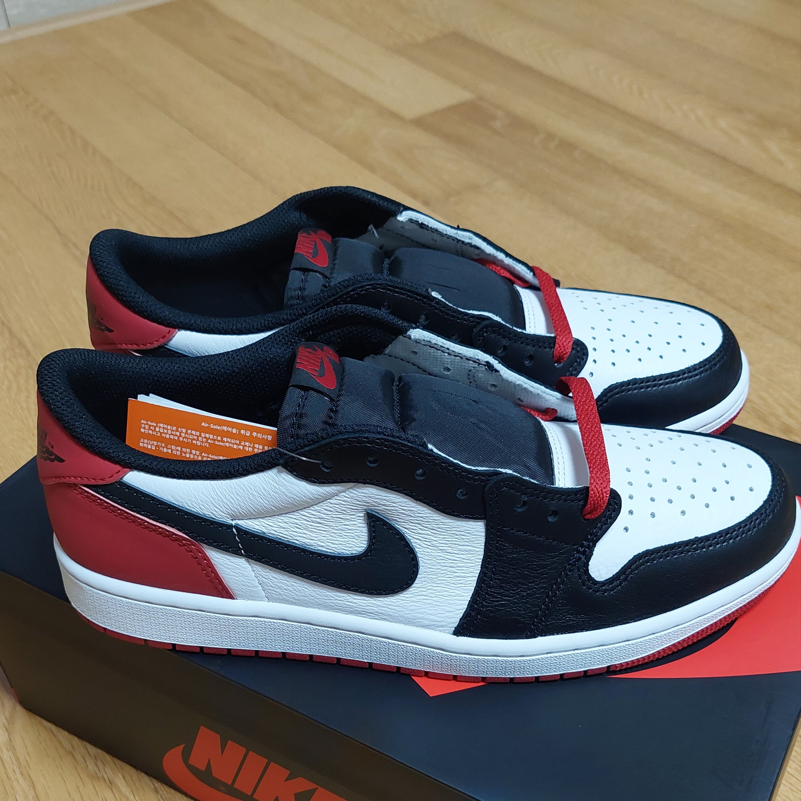 Jordan 1 Retro Low OG Black Toe 착용 스타일 - 3
