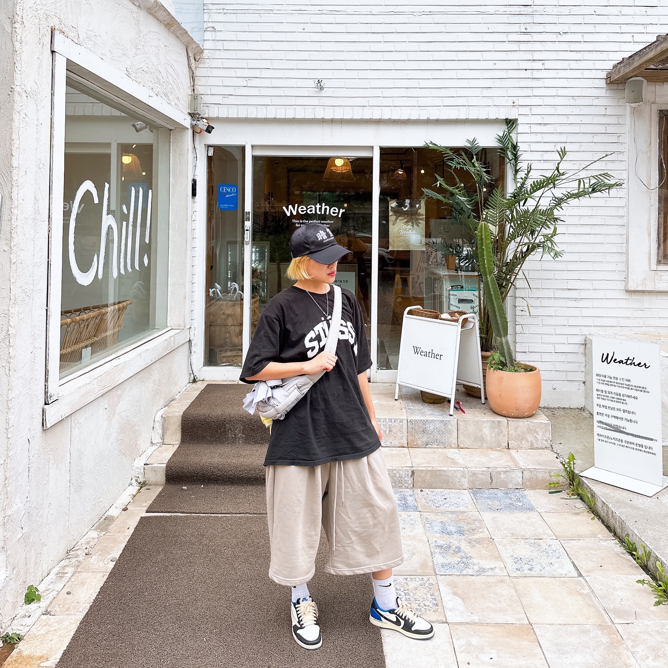 Stussy Block Sport Pigment Dyed T-Shirt Black, Darkr8m Studio x Hardhitters Satin Reflective Logo Cap 착용 스타일 - 2