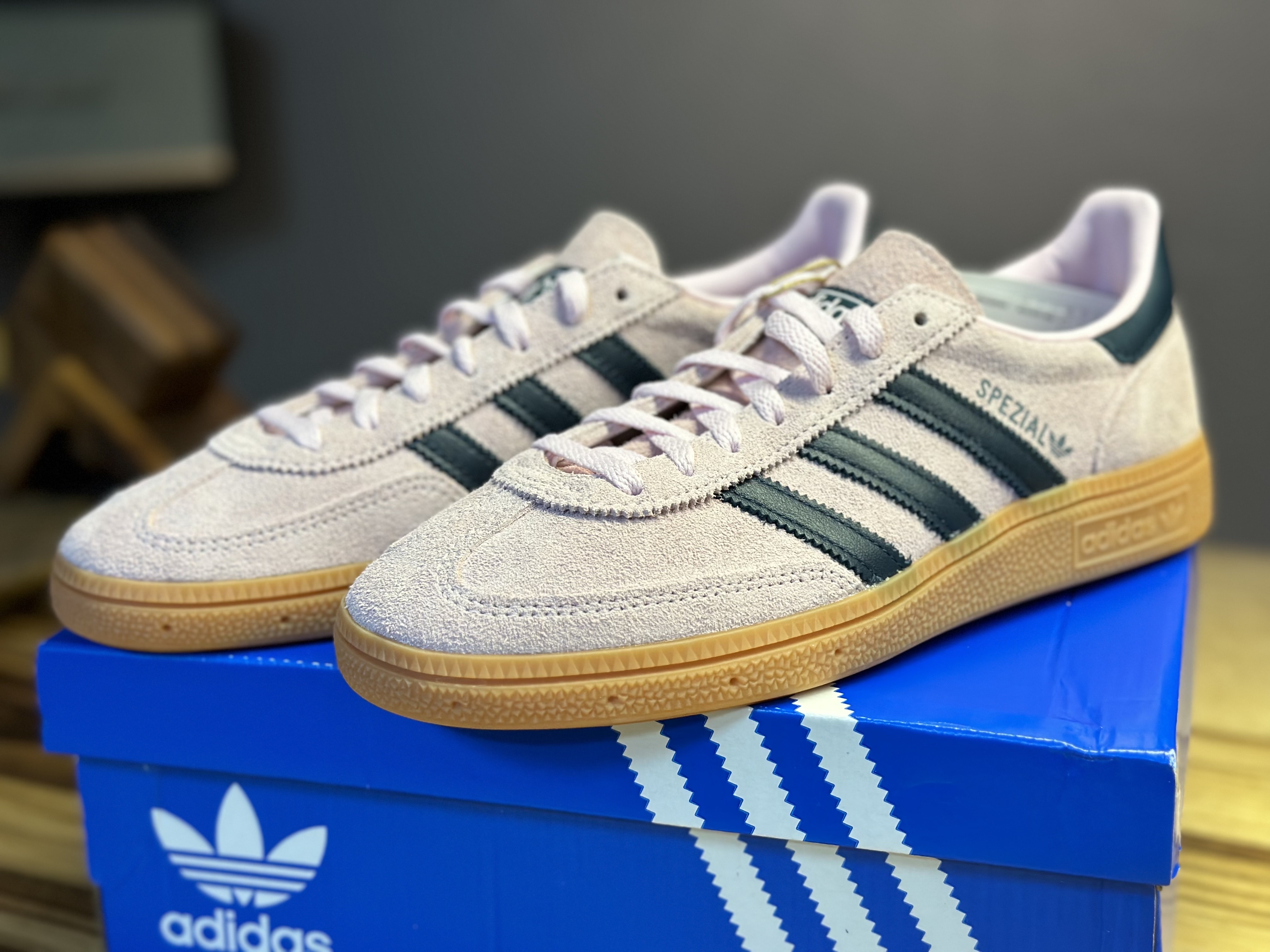 (W) Adidas Spezial Handball Clear Pink 착용 스타일 - 2