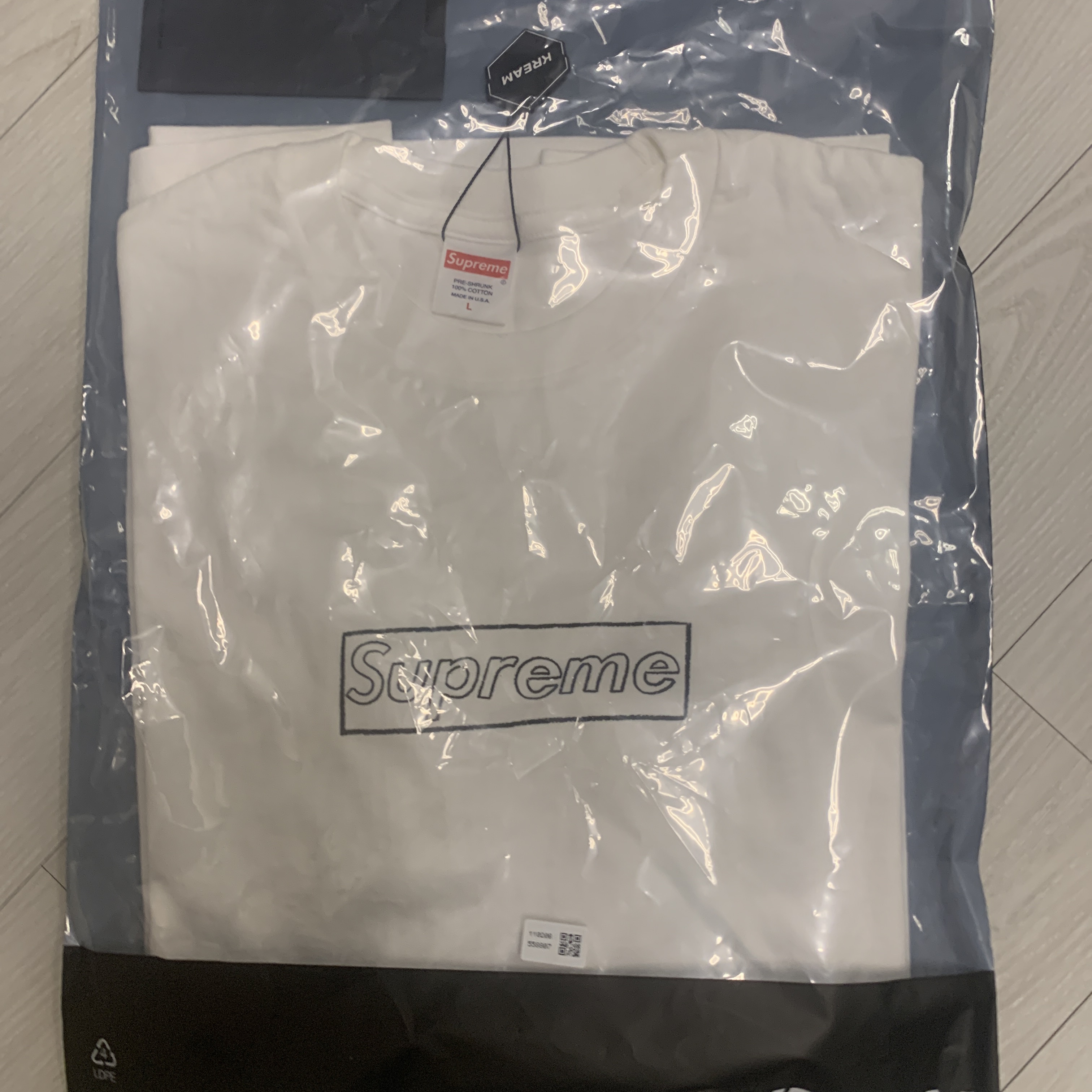 Supreme x Kaws Chalk Logo T-Shirt White - 21SS 착용 스타일