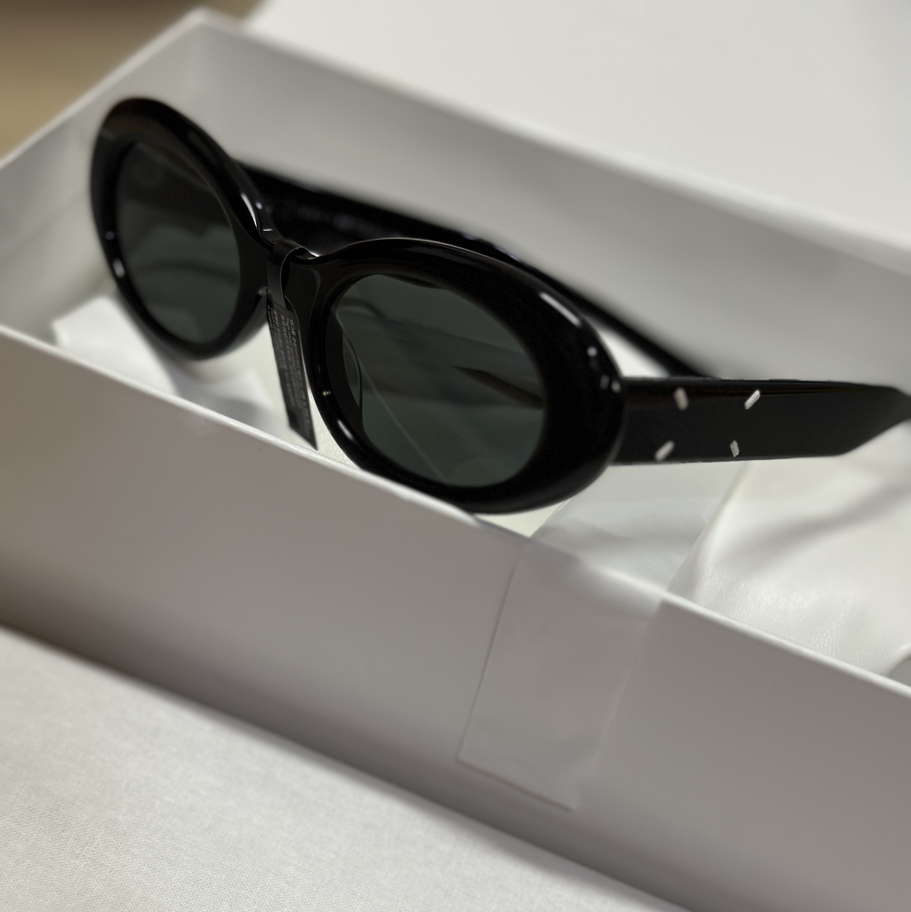 Gentle Monster x Maison Margiela MM005 Black Black 착용 스타일 - 1