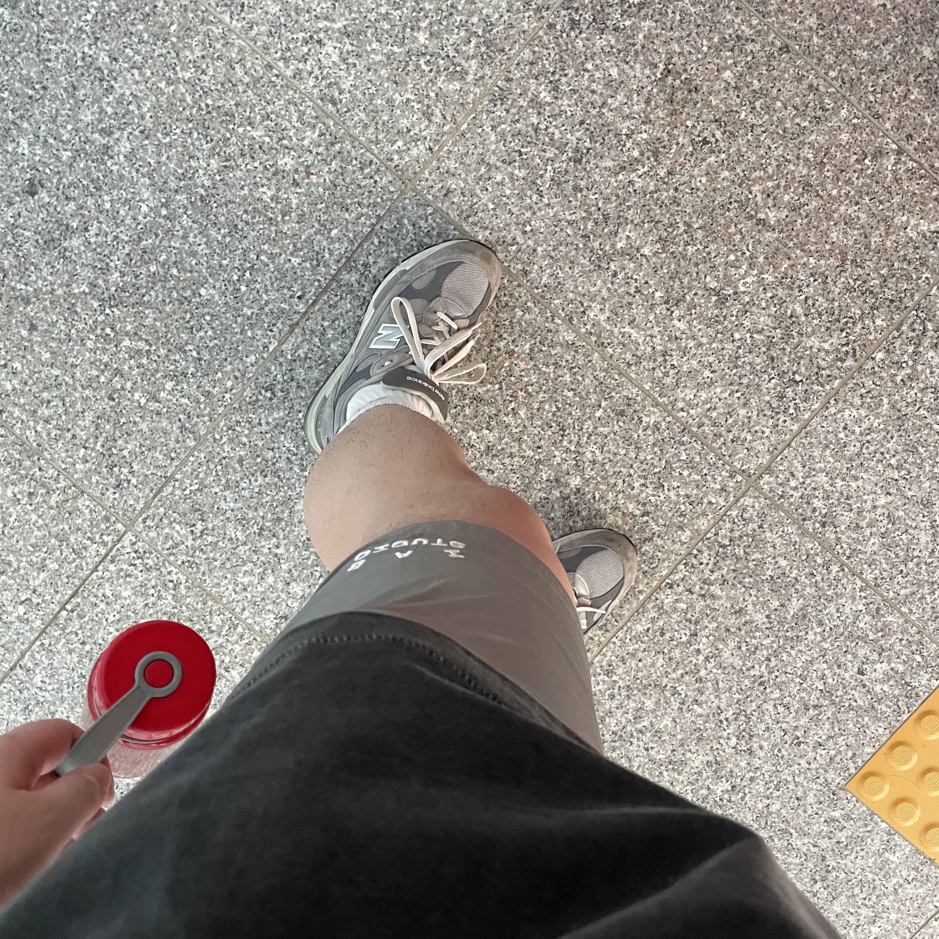 New Balance 992 Made in USA Grey - D Standard, IAB Studio Woven Shorts Gray 착용 스타일