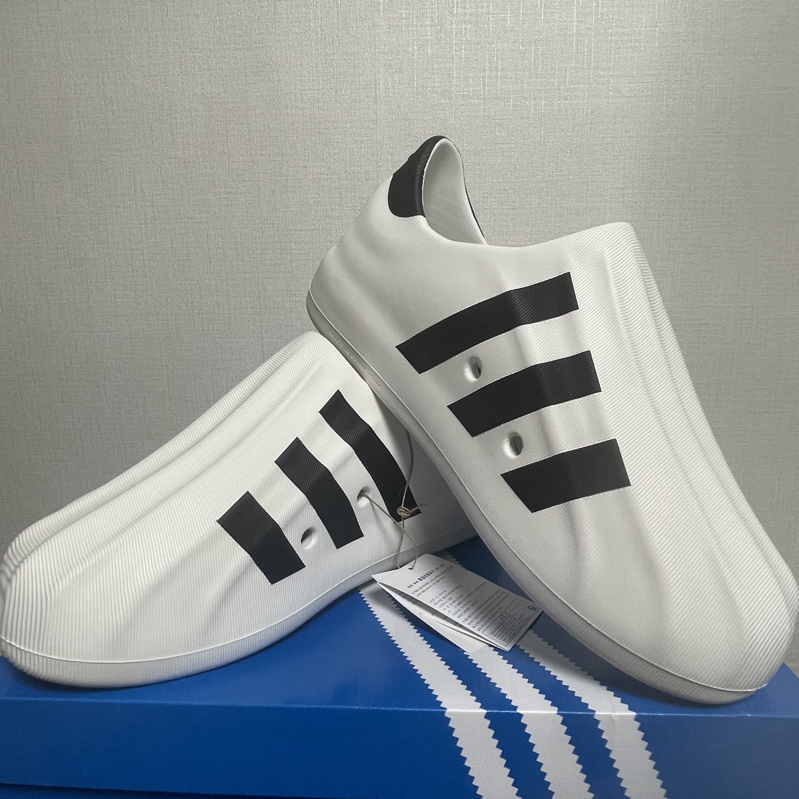 Adidas Adifom Superstar Core White 착용 스타일
