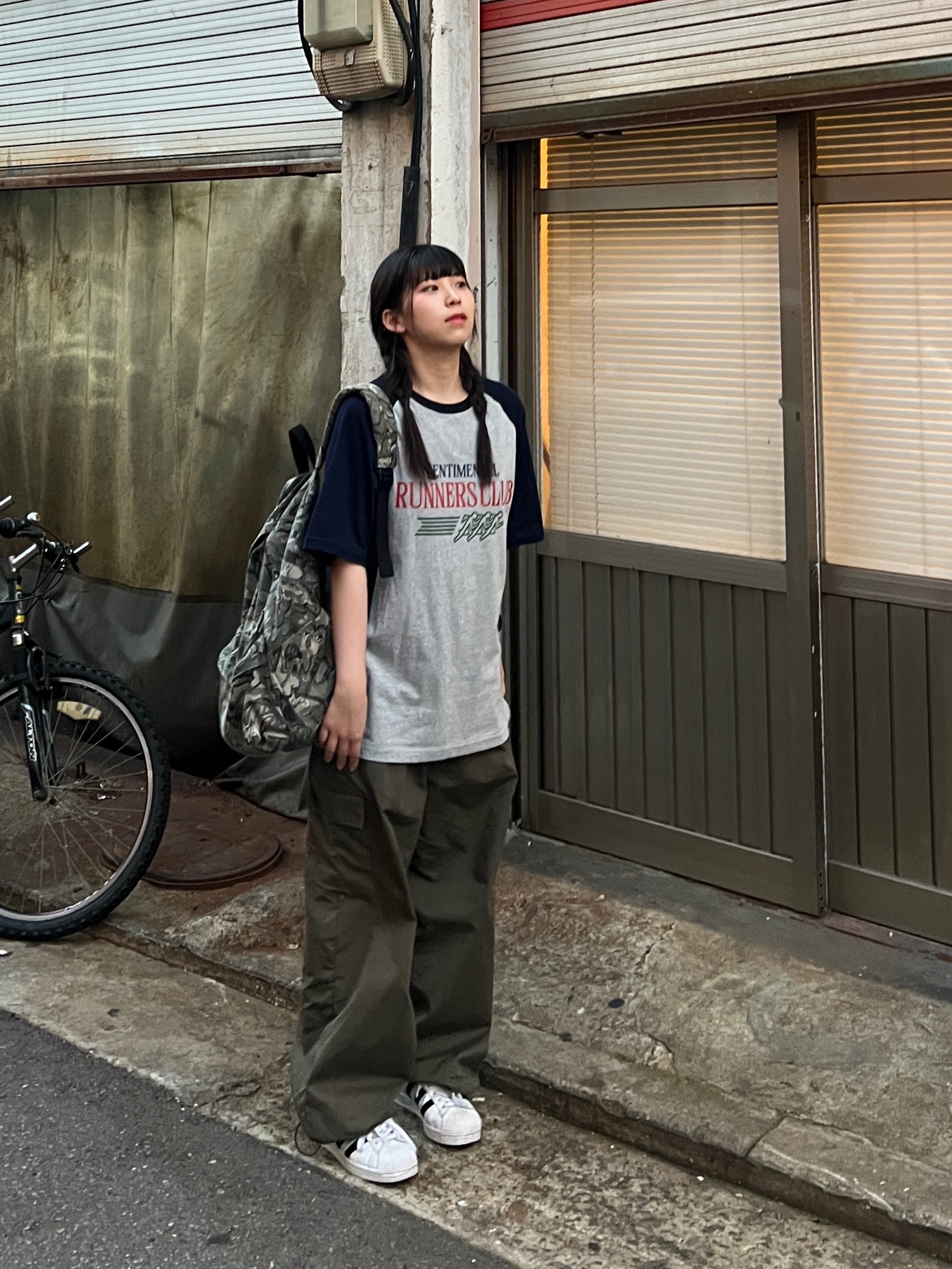 Stussy Canvas Backpack Veil Camo, Adidas Superstar White Black 착용 스타일 - 1