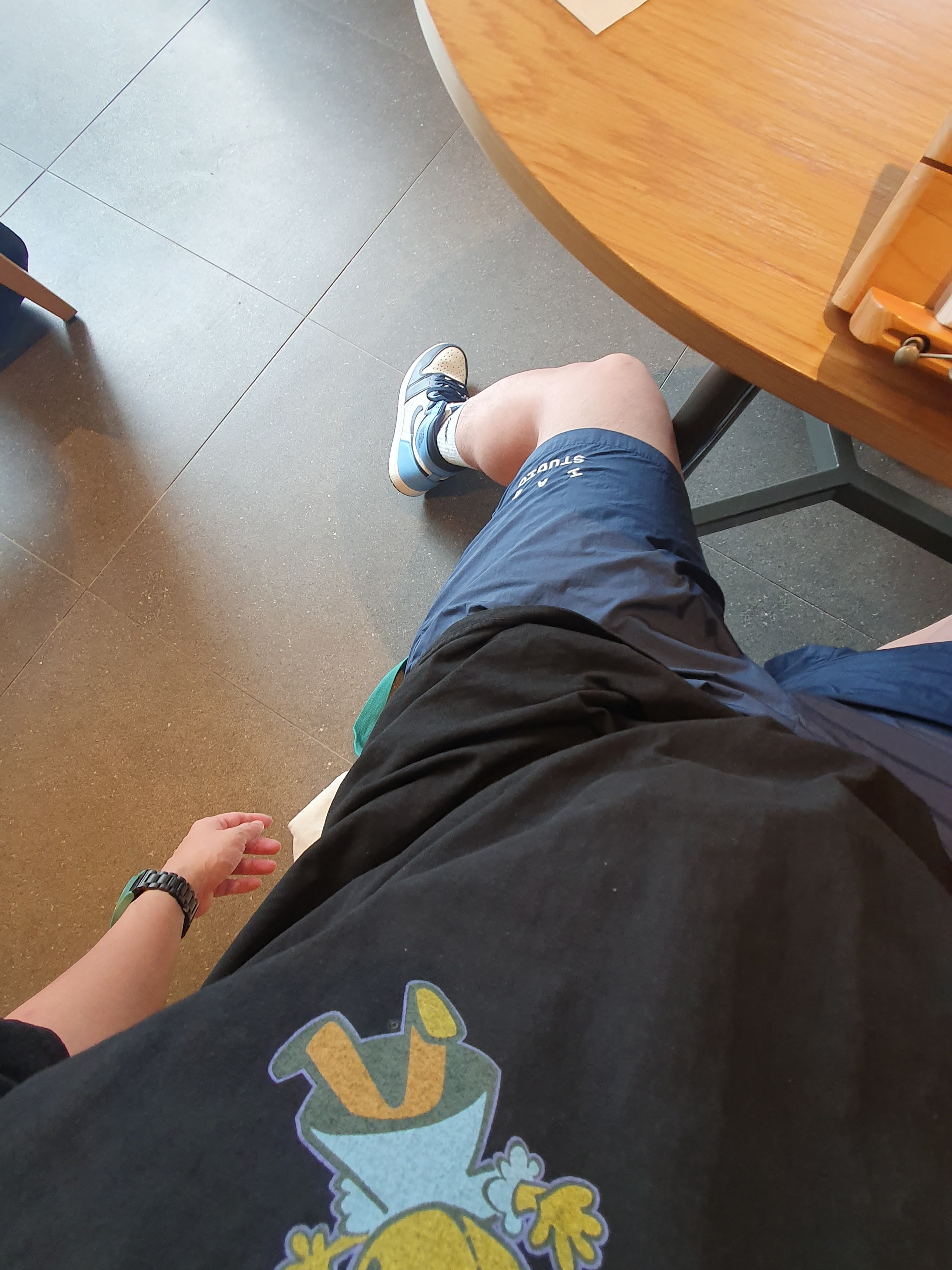 Jordan 1 Retro High Obsidian UNC, IAB Studio Woven Shorts Navy - The Hyundai Seoul Exclusive 착용 스타일