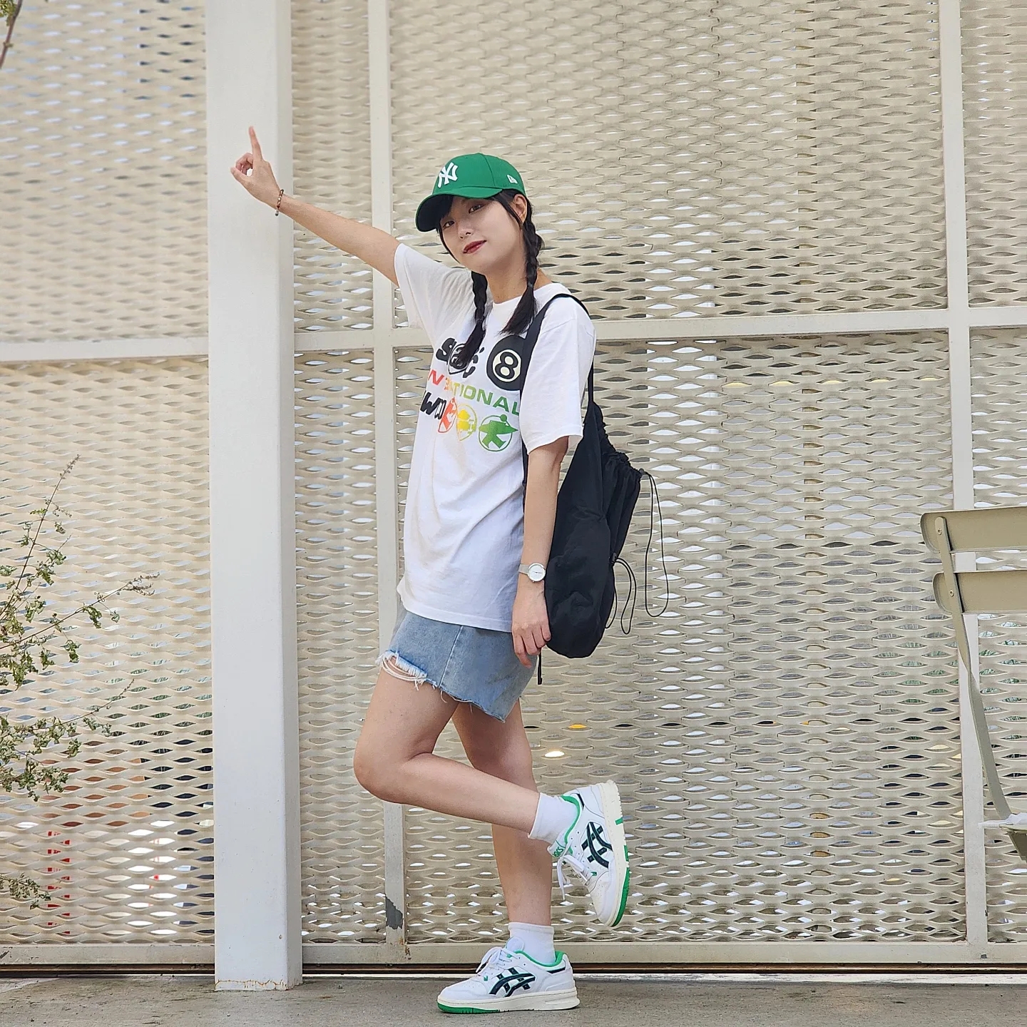 Asics EX89 White French Blue, Stussy x Cactus Plant Flea Market International T-Shirt White 착용 스타일 - 1