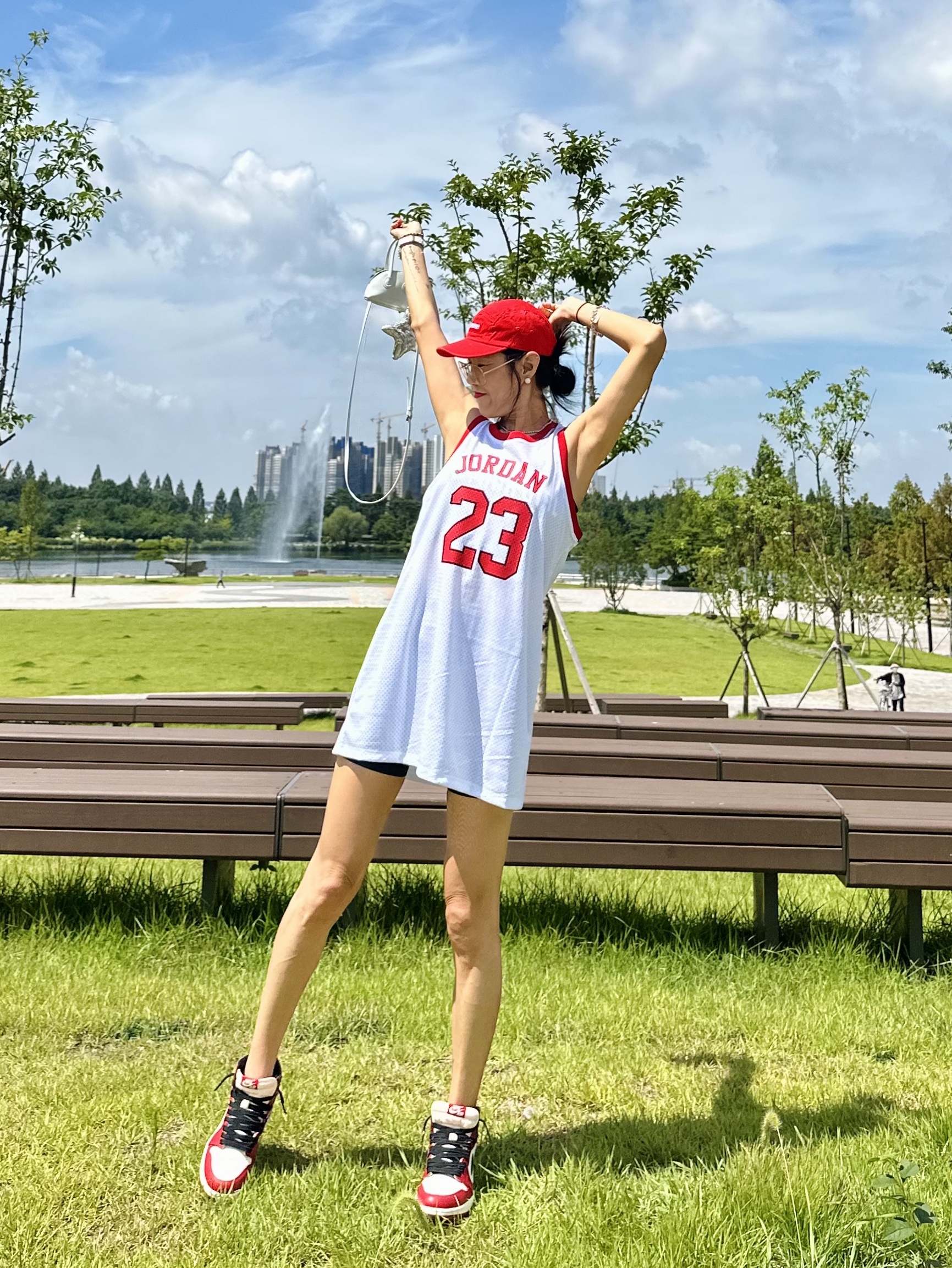 Jordan 1 Retro High OG Chicago 2022, (W) Nike Essential Mid Rise Bike Shorts Black - Asia 착용 스타일 - 1
