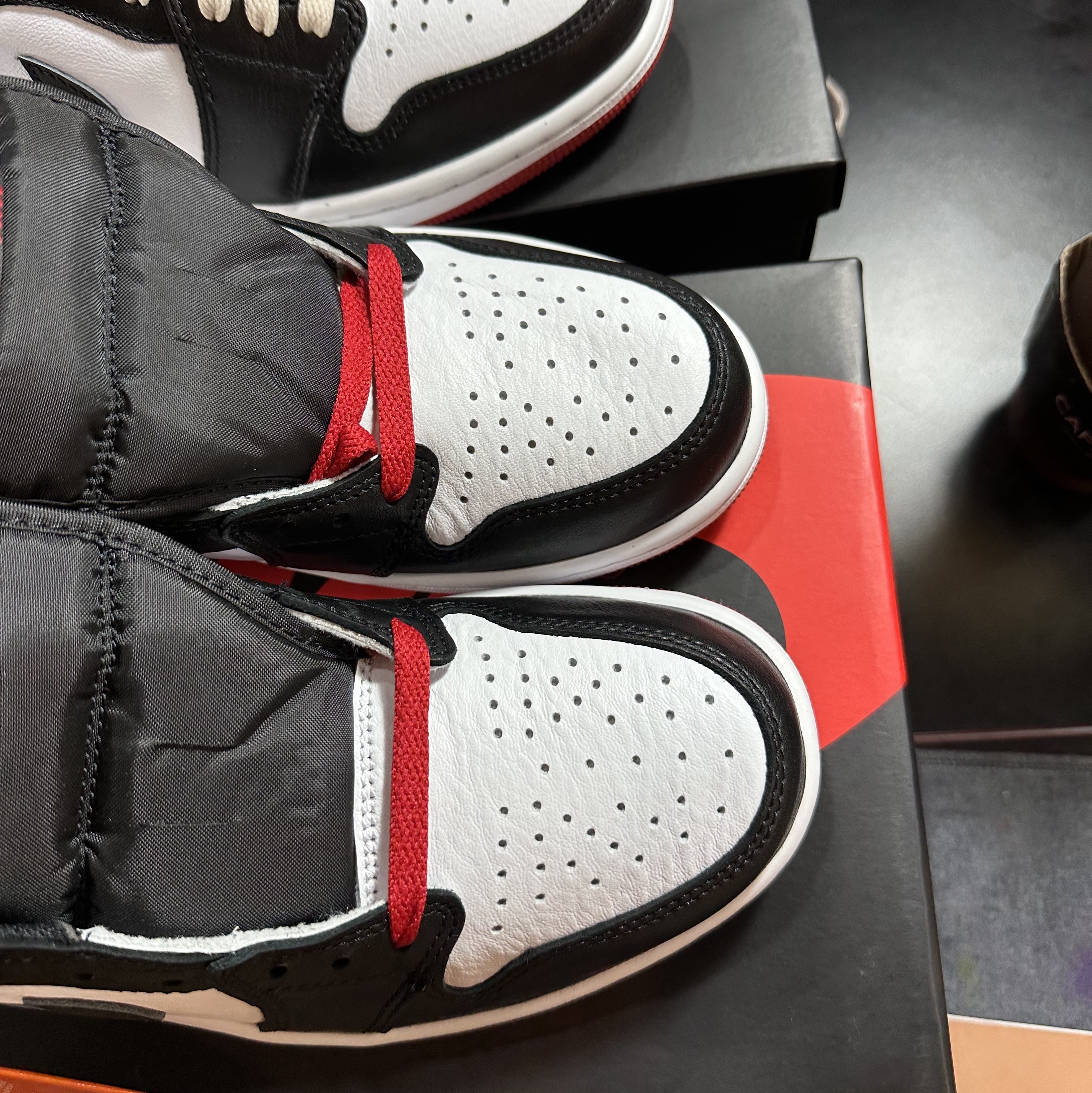 Jordan 1 Retro Low OG Black Toe 착용 스타일 - 2