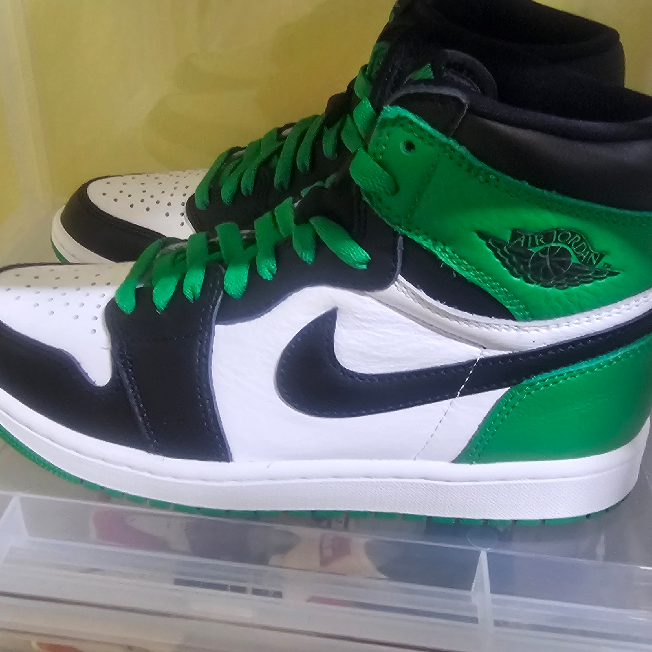 Jordan 1 Retro High OG Black and Lucky Green 착용 스타일