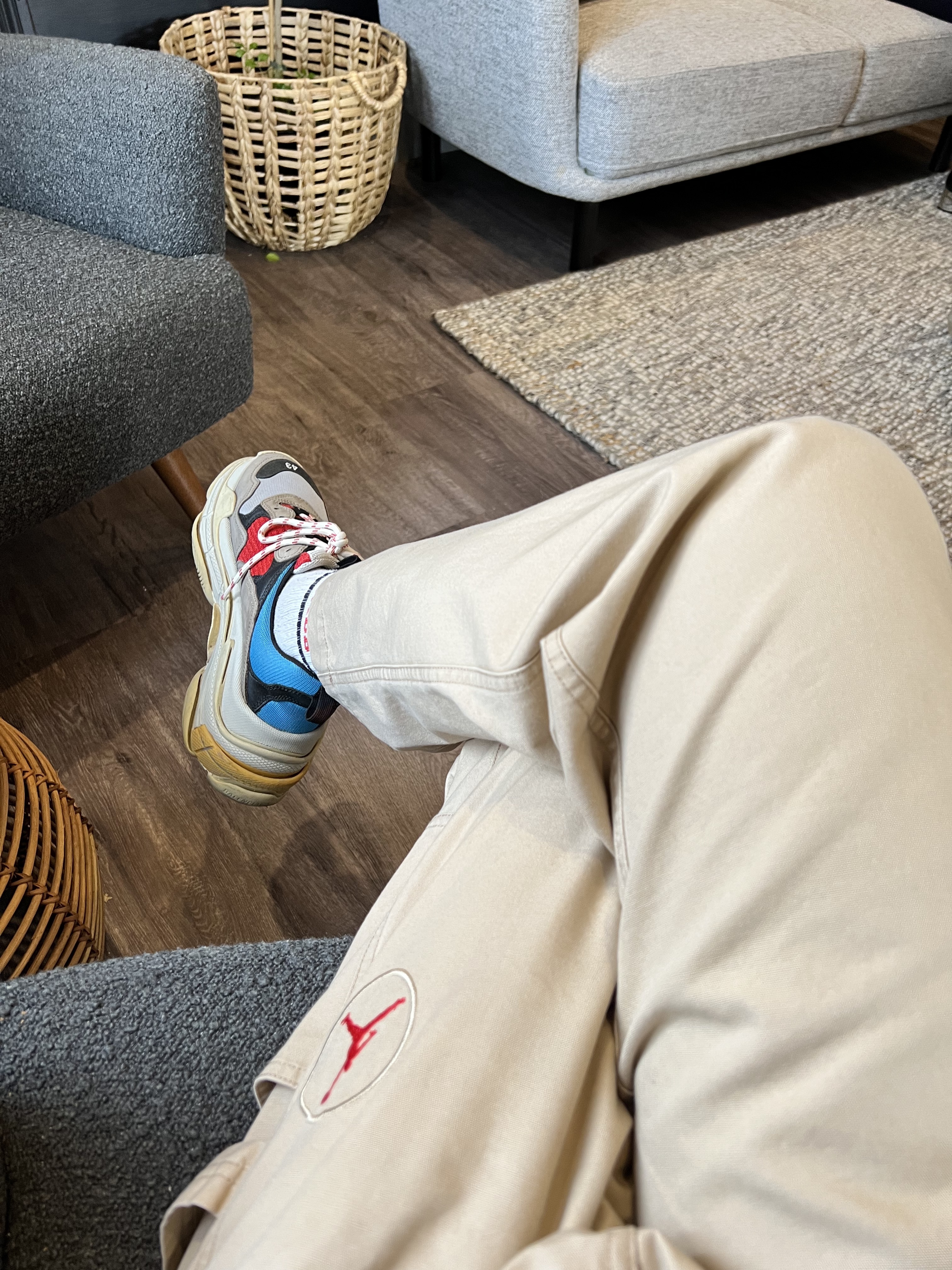 Balenciaga Triple S Trainer Blue Red, Jordan x Travis Scott Canvas Pants - Asia 착용 스타일 - 1