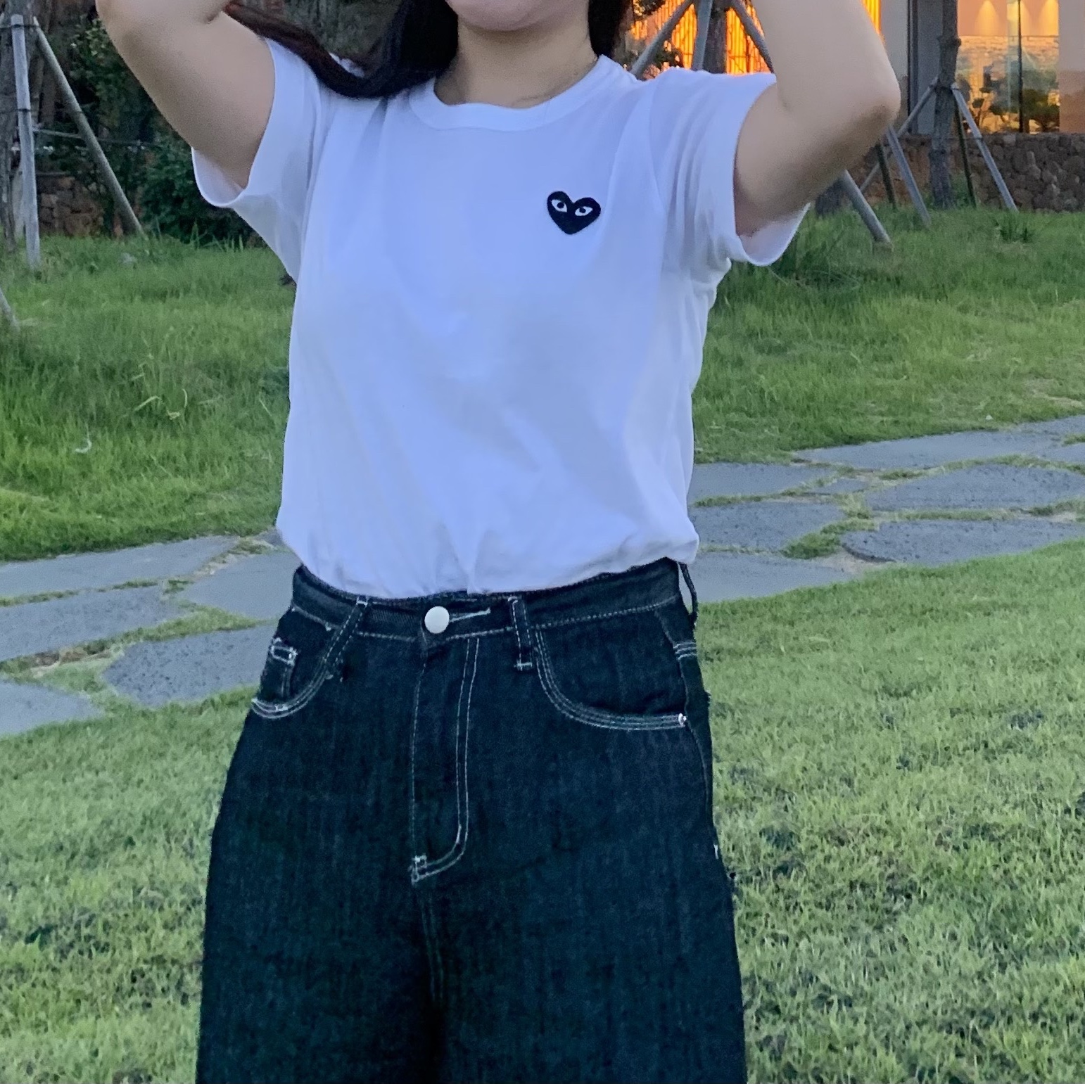 (W) Play Comme des Garcons Black Heart T-Shirt White 착용 스타일
