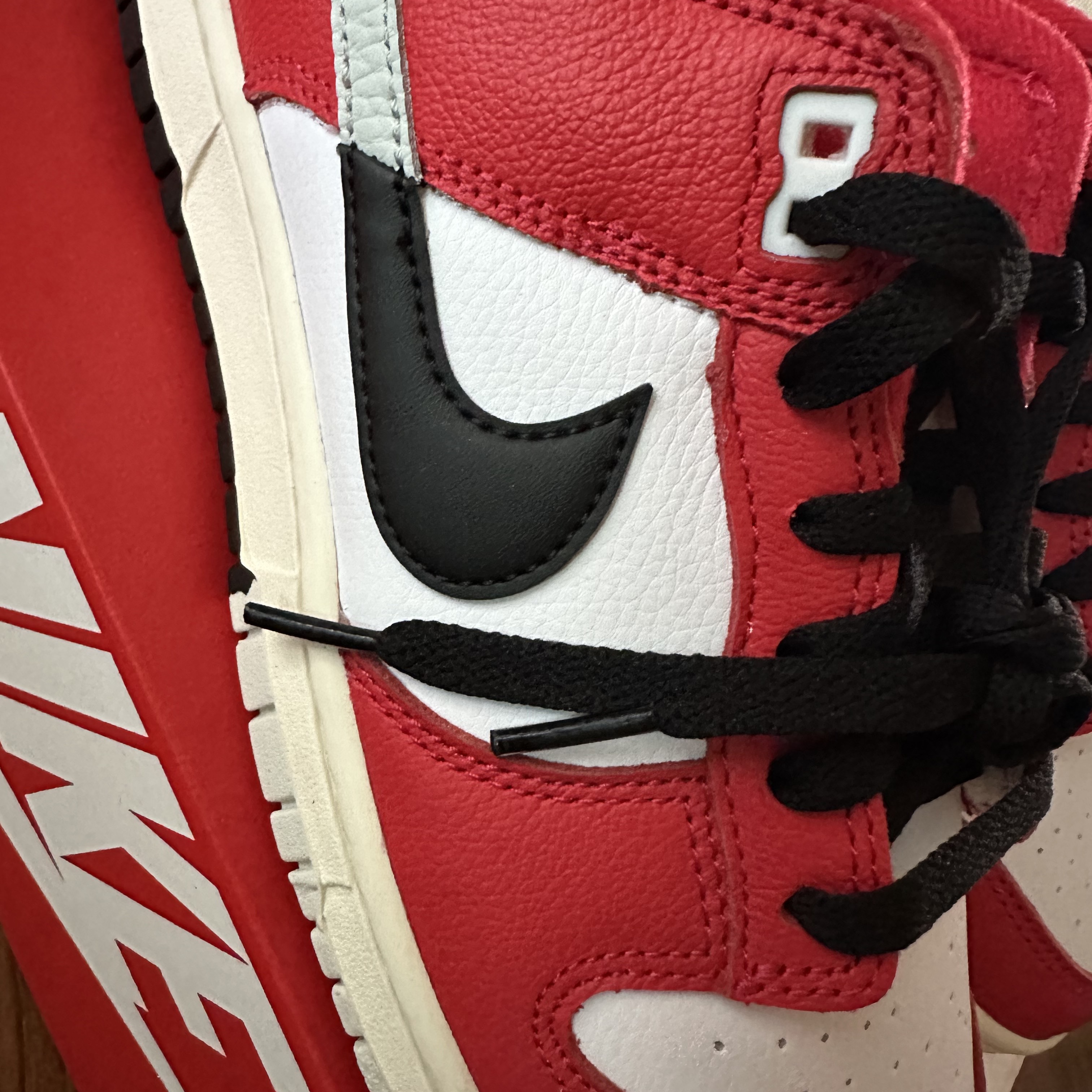 Nike Dunk Low Retro PRM University Red Black 착용 스타일