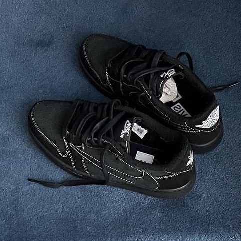 Jordan 1 x Travis Scott Retro Low OG SP Black Phantom 착용 스타일