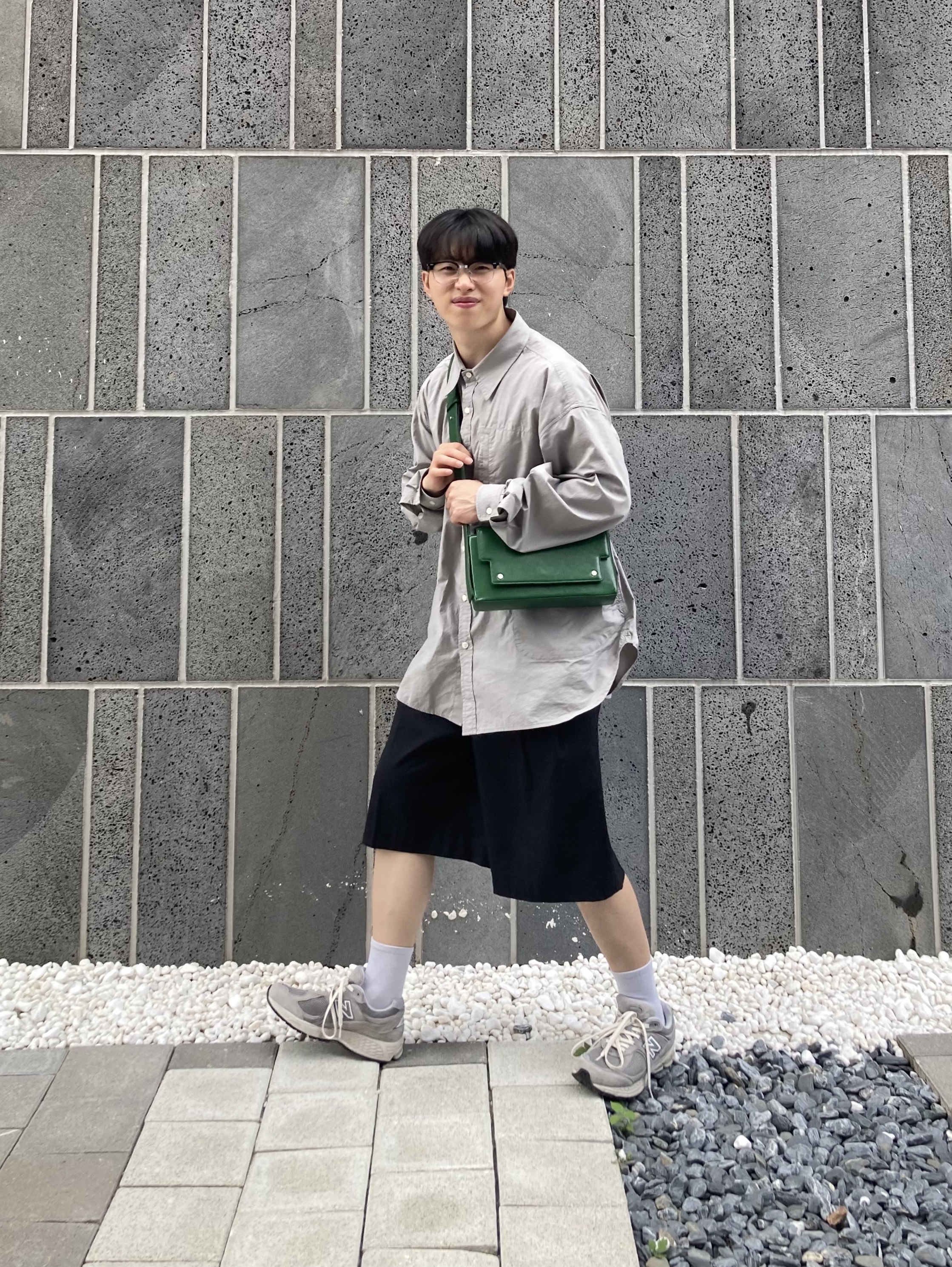 New Balance 2002R Grey 착용 스타일 - 2