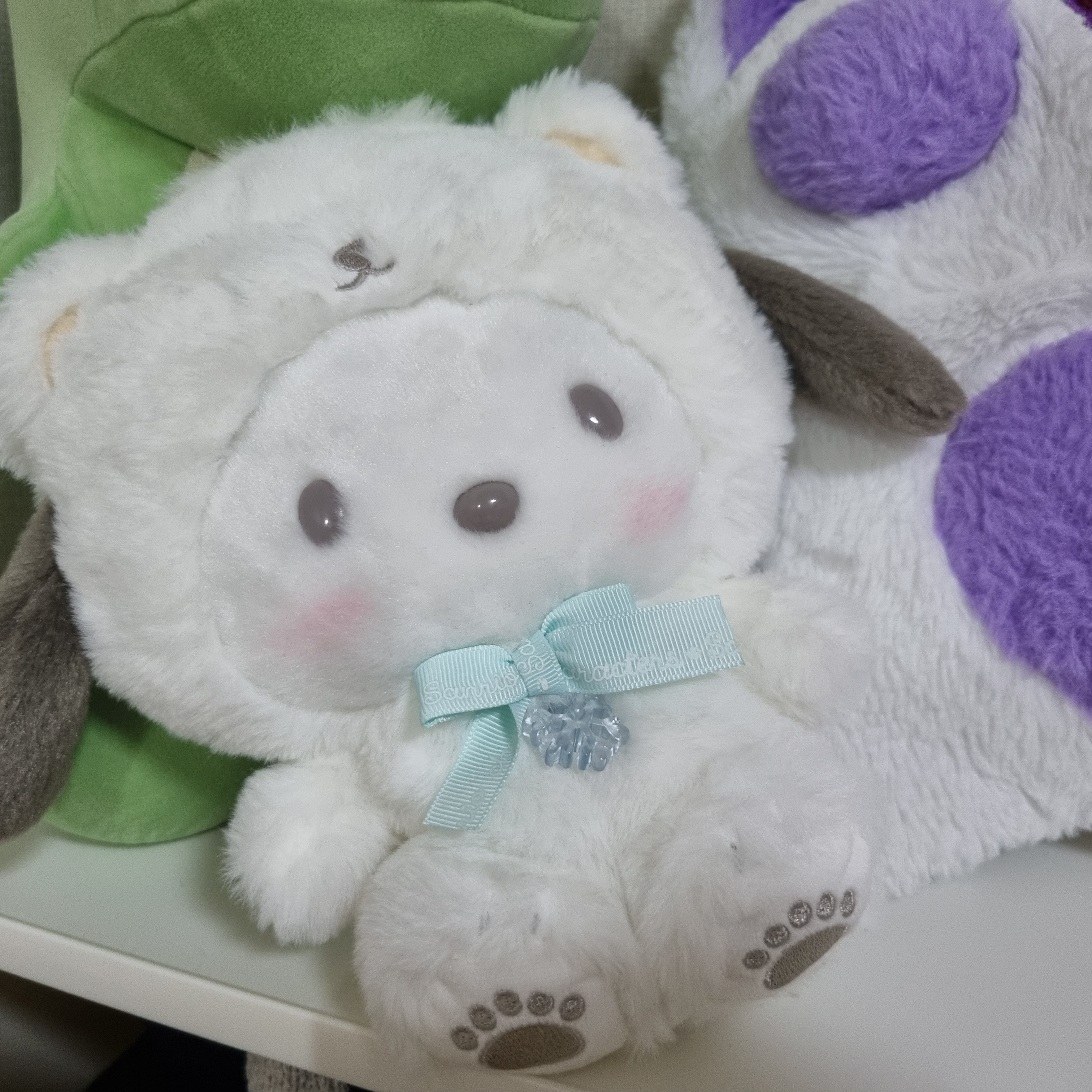 Sanrio Pochacco Fluffy Snow Series Plush 착용 스타일