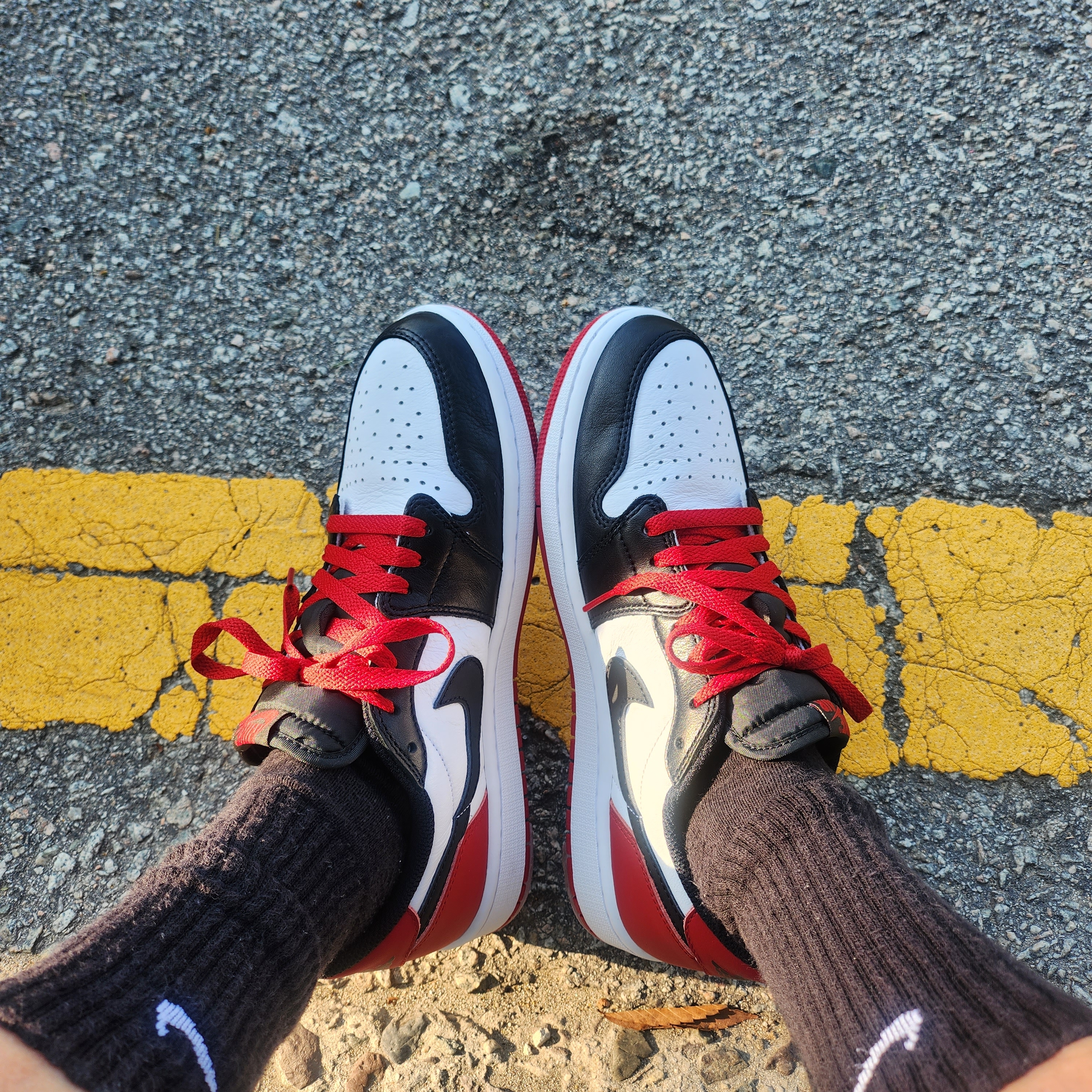 Nike ACG Cargo Shorts Black - Asia, Jordan 1 Retro Low OG Black Toe 착용 스타일 - 3