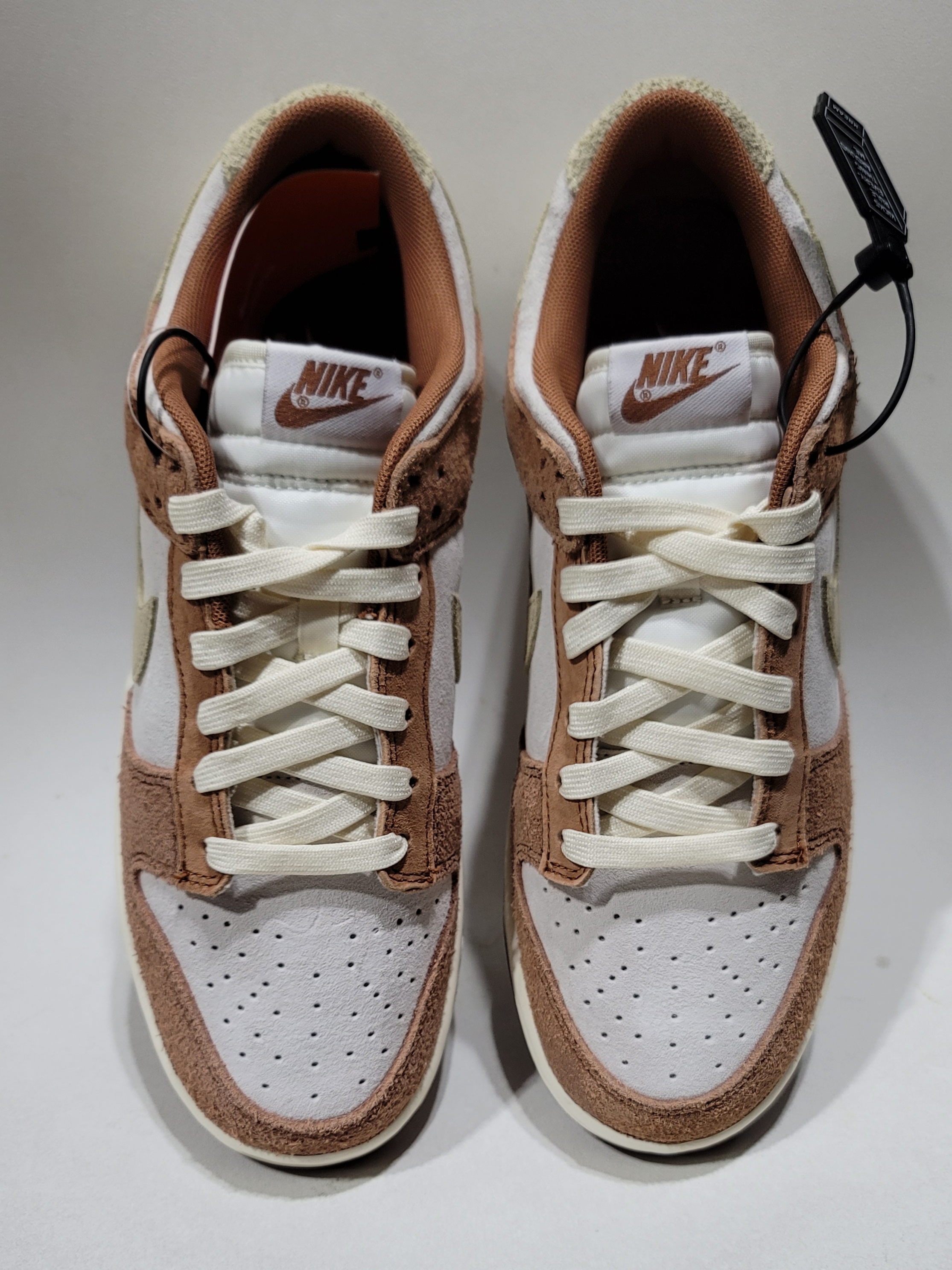 Nike Dunk Low Pro Premium Medium Curry 착용 스타일 - 1