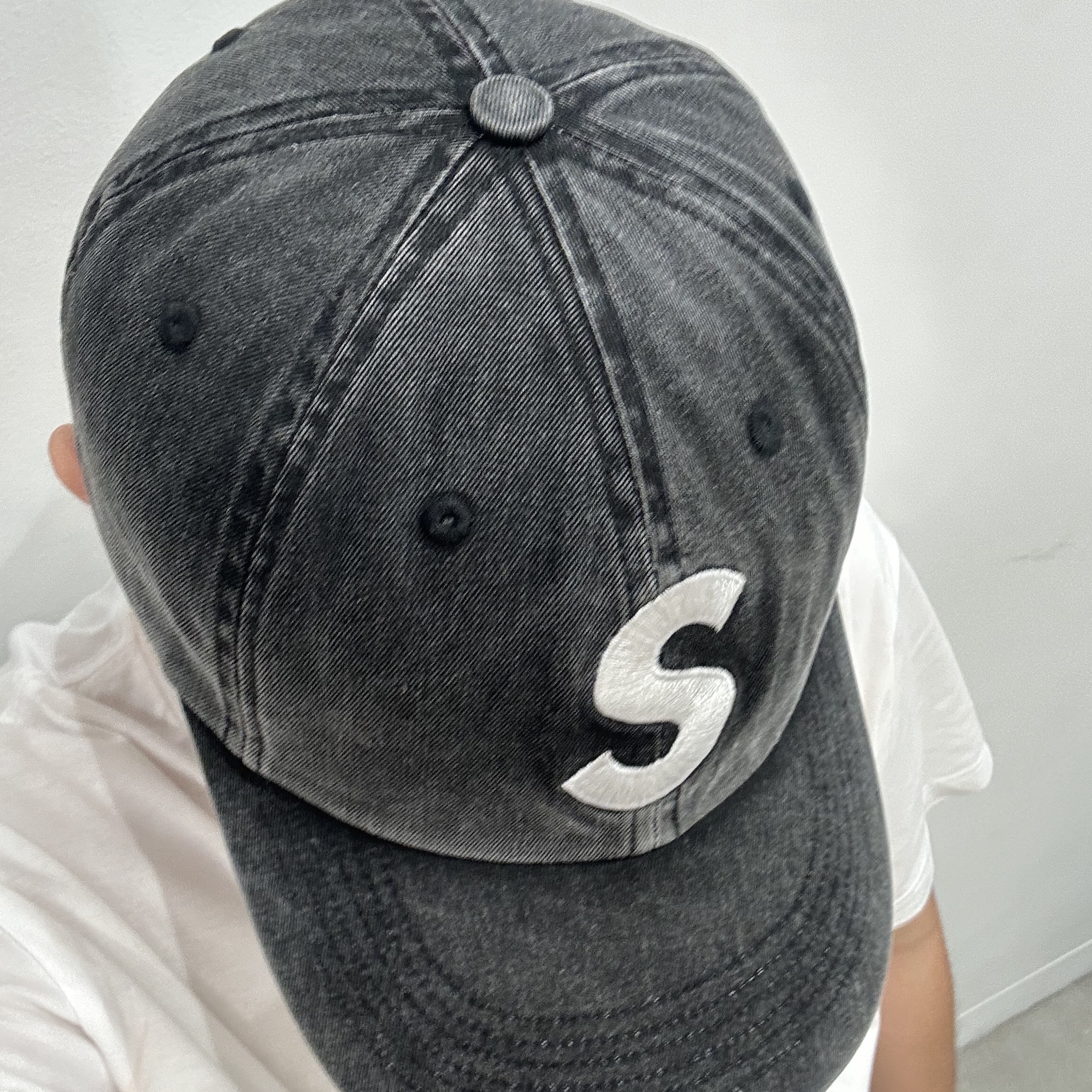 Supreme Pigment Print S Logo 6-Panel Black - 22FW 착용 스타일
