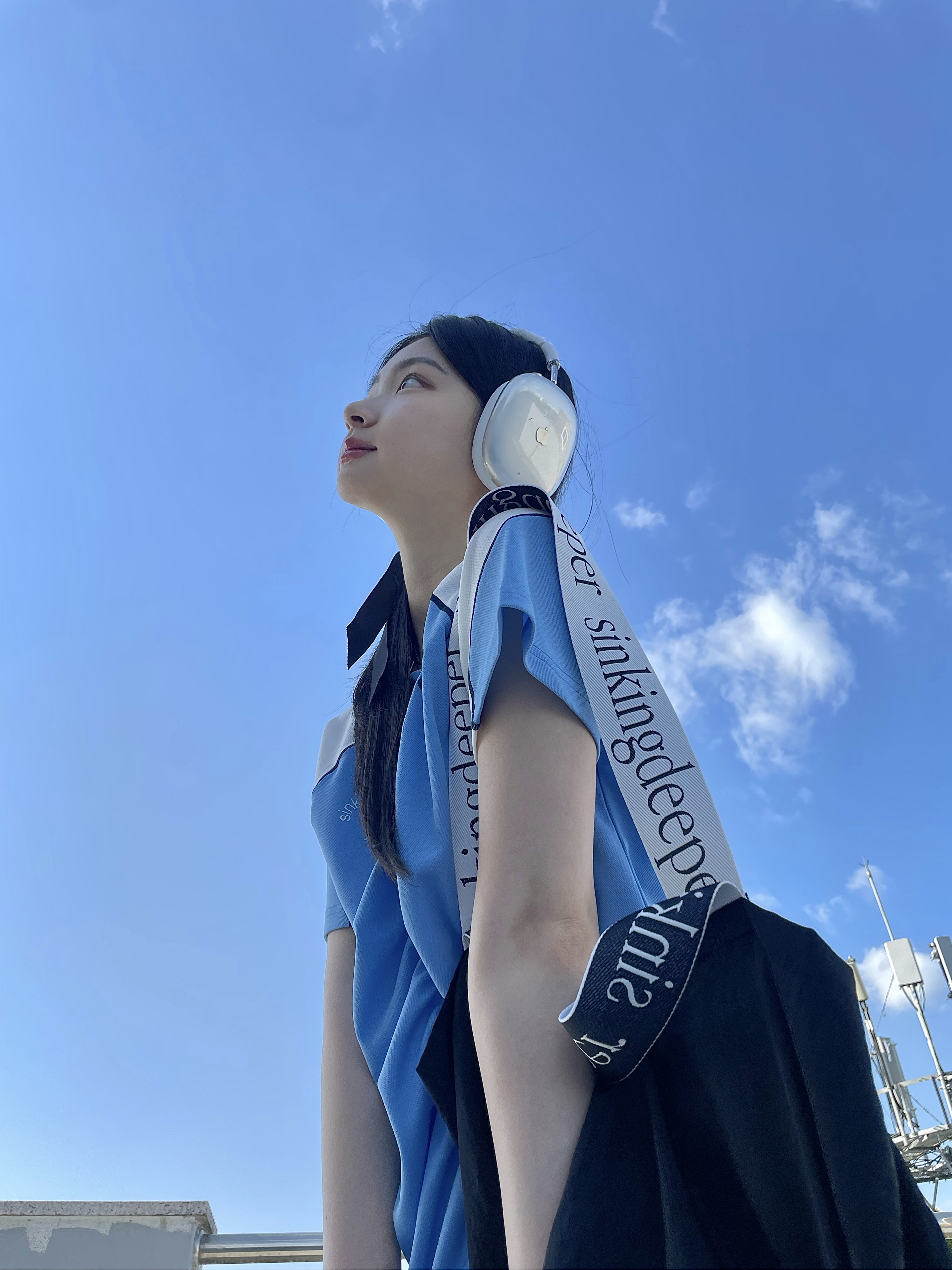 Apple AirPods Max Lightning Silver (Korean Ver.), Apple Watch Nike Series 7 45mm GPS Starlight Aluminum Case with Nike Sport Band Pure Platinum Black (Korean Ver.) 착용 스타일 - 1