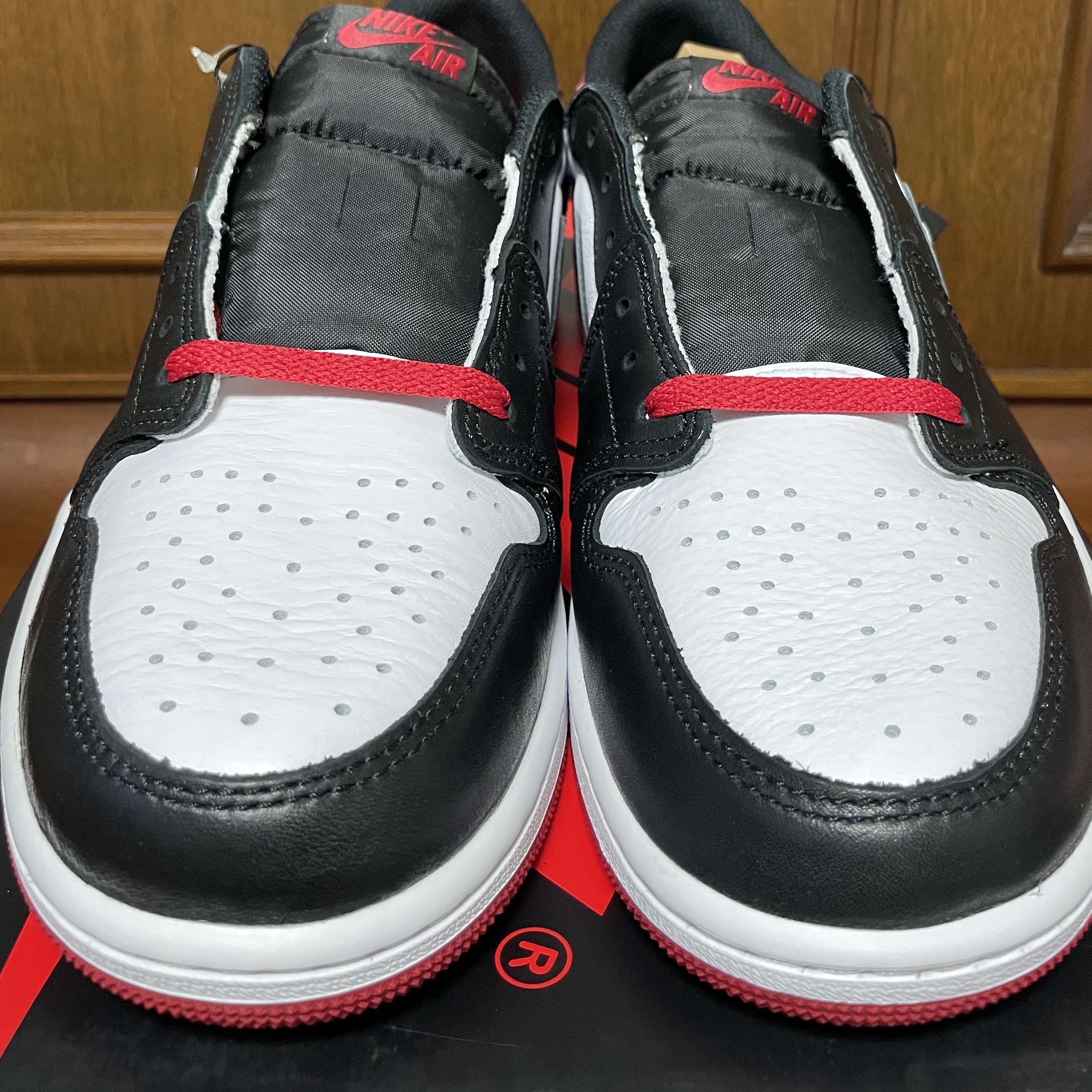 Jordan 1 Retro Low OG Black Toe 착용 스타일 - 3