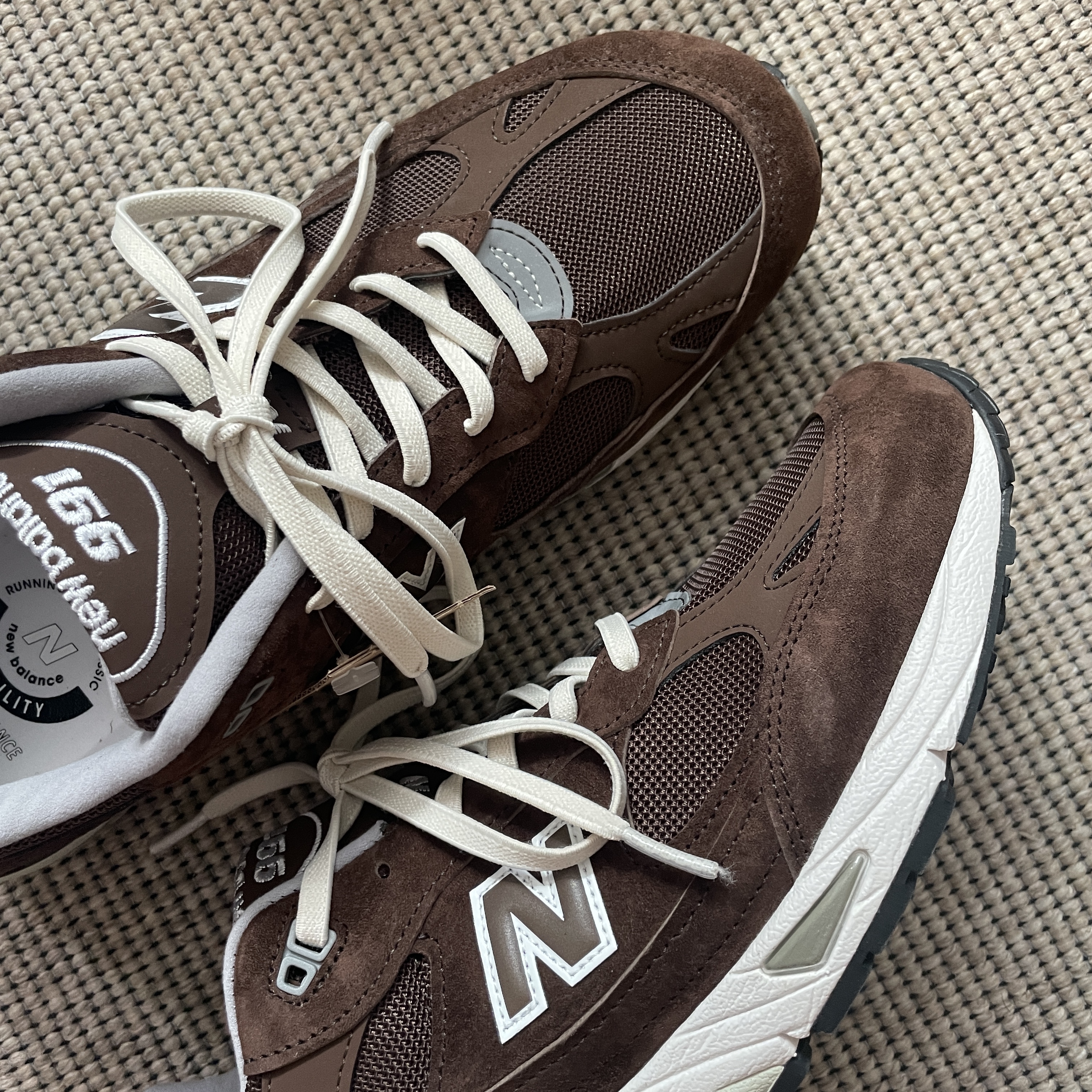 New Balance 991 Made in UK Mocha Brown 착용 스타일 - 1