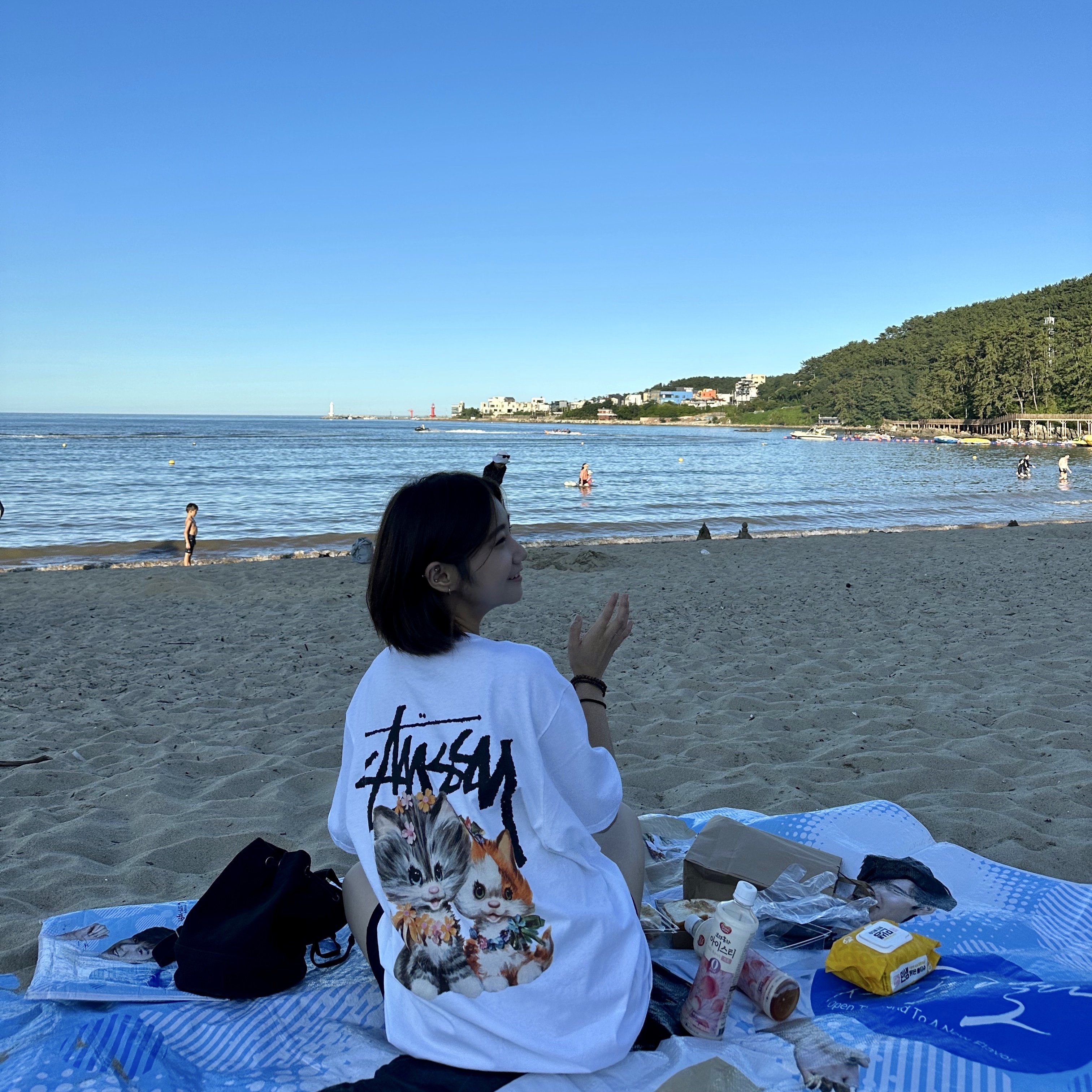 Stussy Kittens T-Shirt White 착용 스타일 - 2