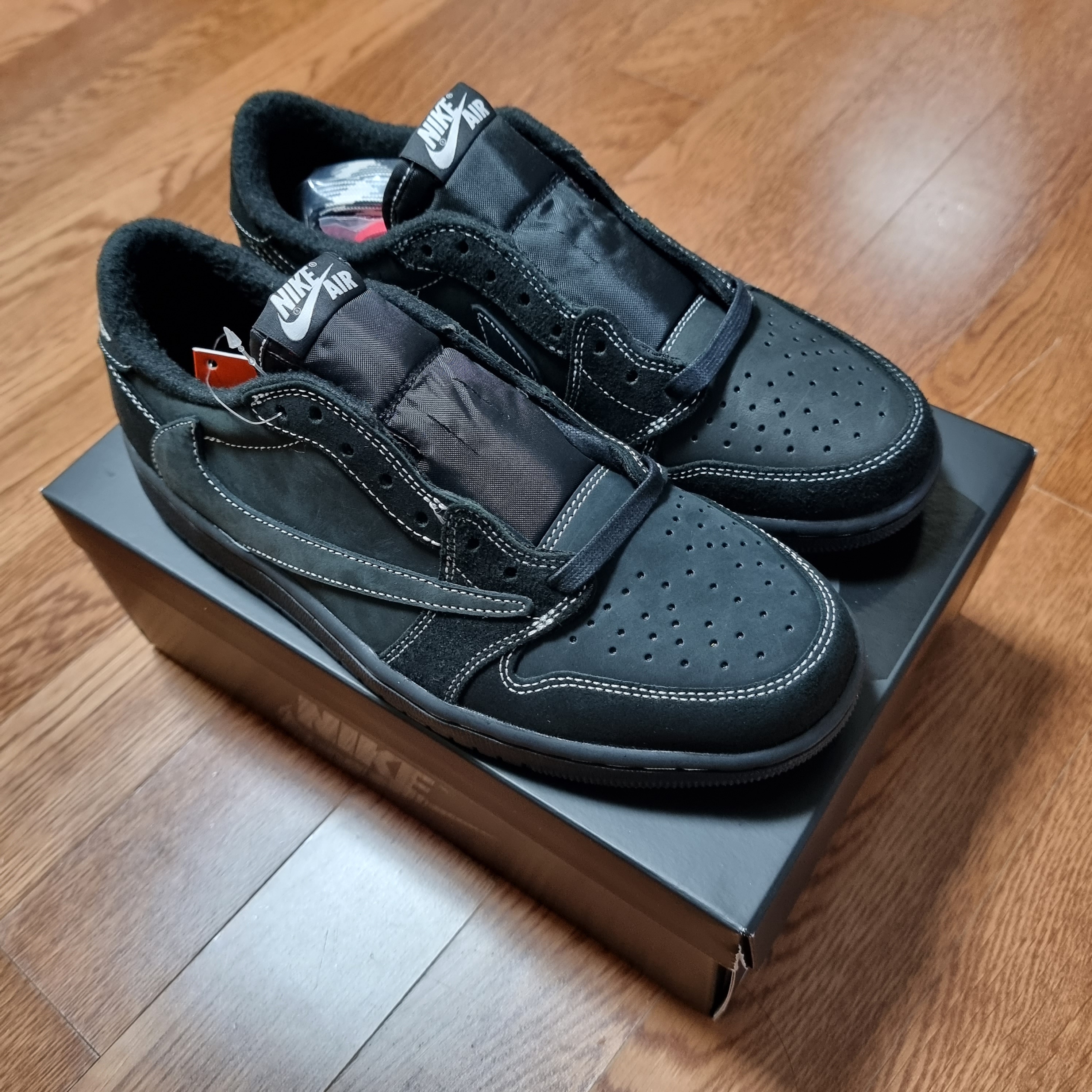 Jordan 1 x Travis Scott Retro Low OG SP Black Phantom 착용 스타일