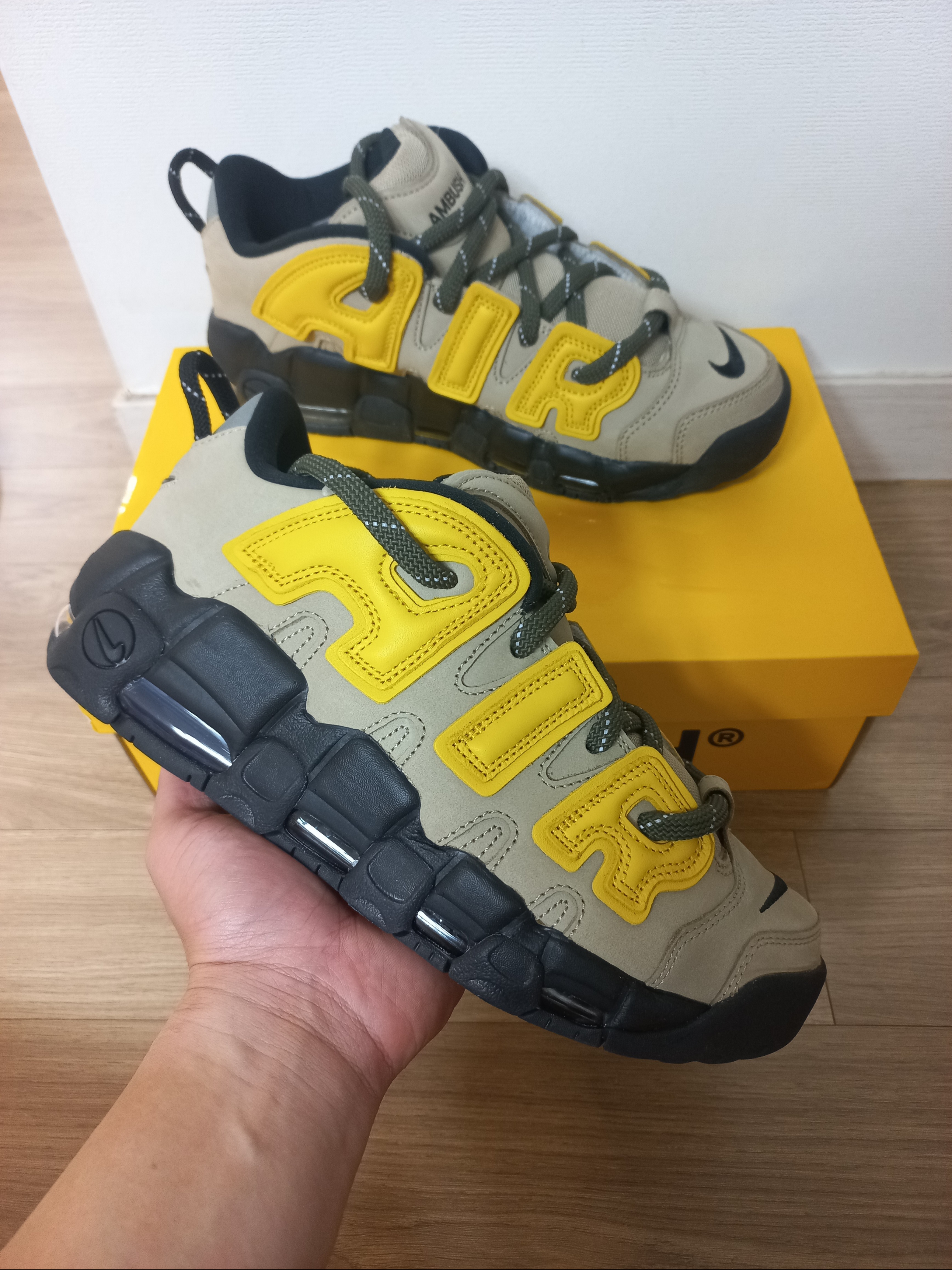 Nike x Ambush Air More Uptempo Low Vivid Sulfur and Limestone 착용 스타일 - 1
