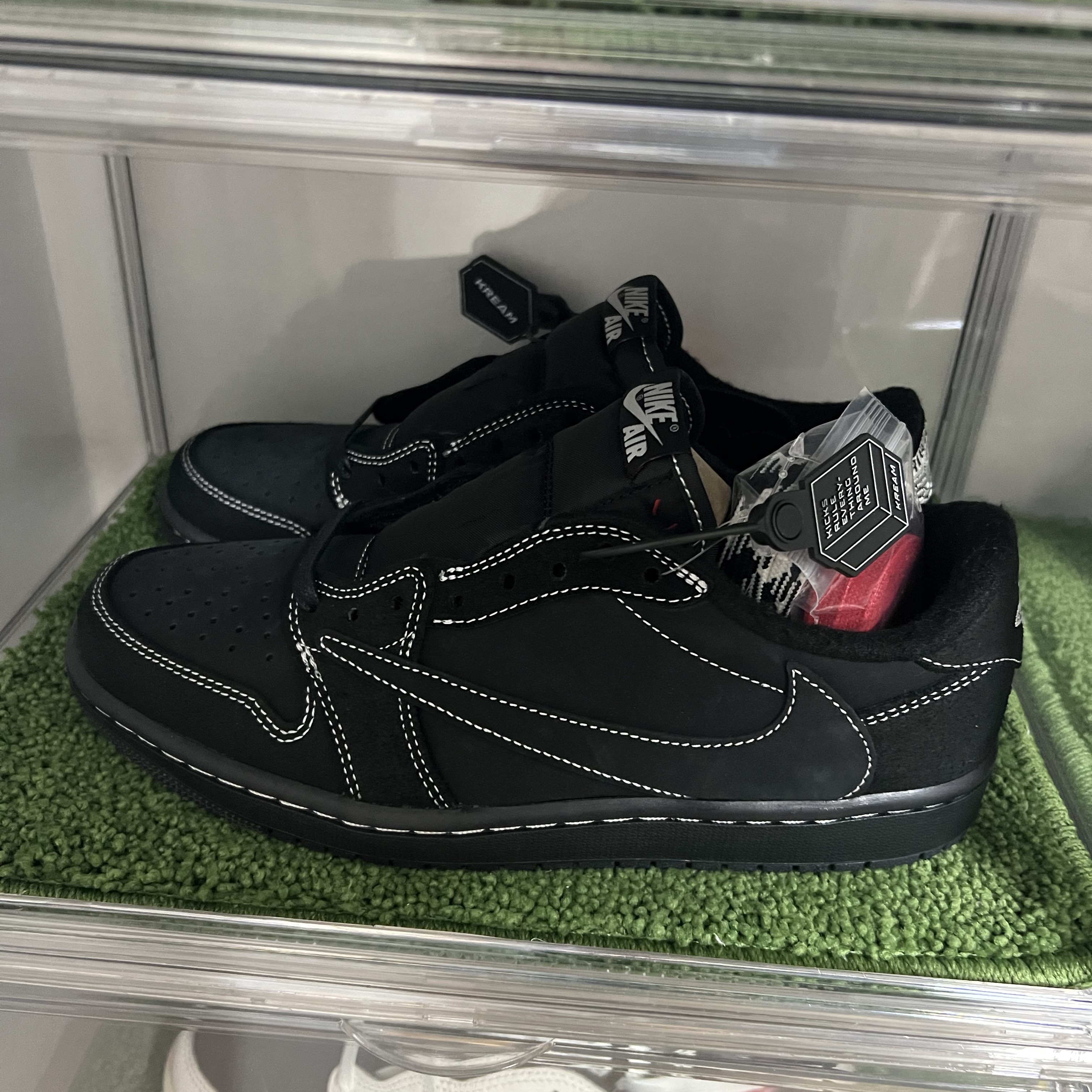 Jordan 1 x Travis Scott Retro Low OG SP Black Phantom 착용 스타일