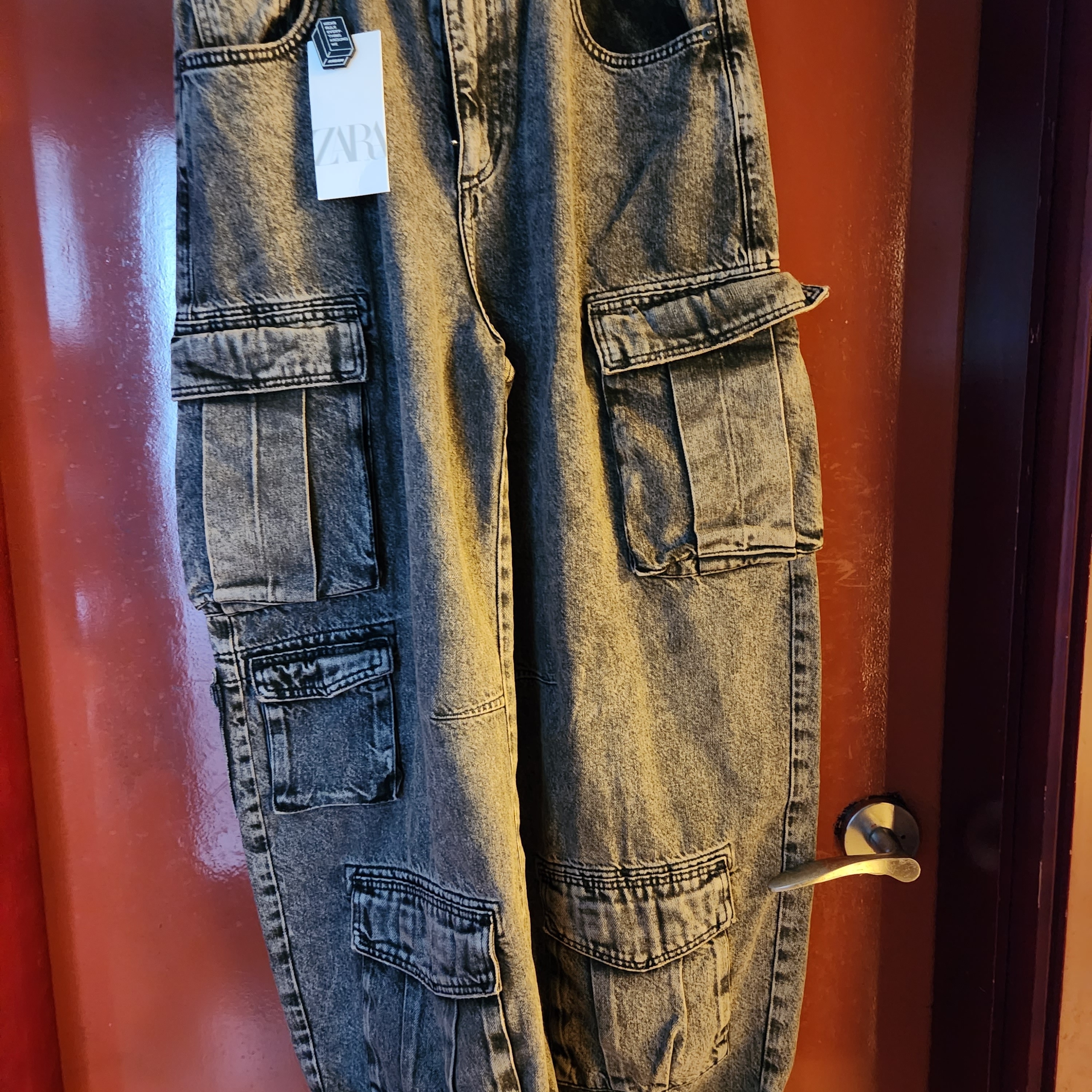 Zara Utility Cargo Jeans Black 착용 스타일
