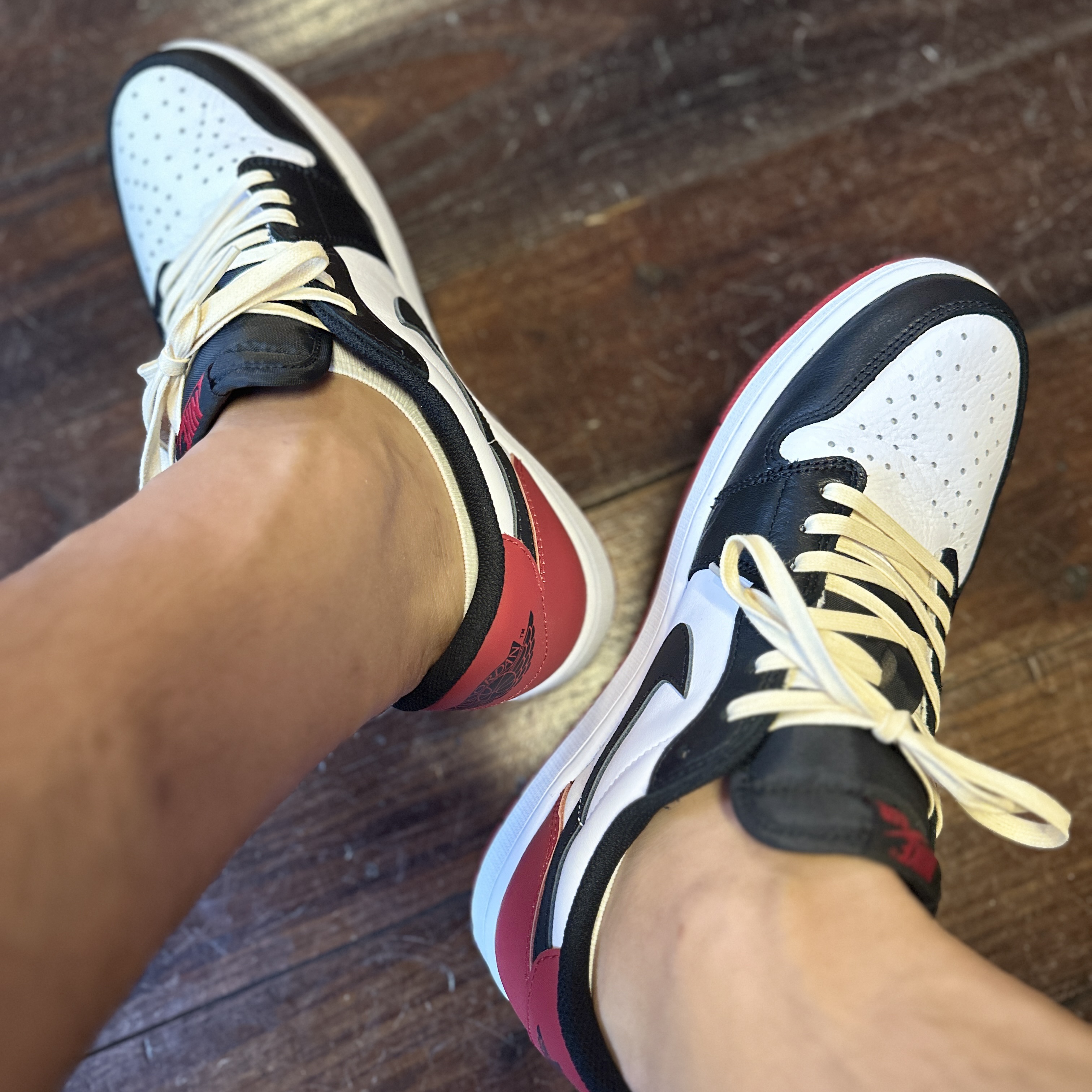 Jordan 1 Retro Low OG Black Toe 착용 스타일 - 2