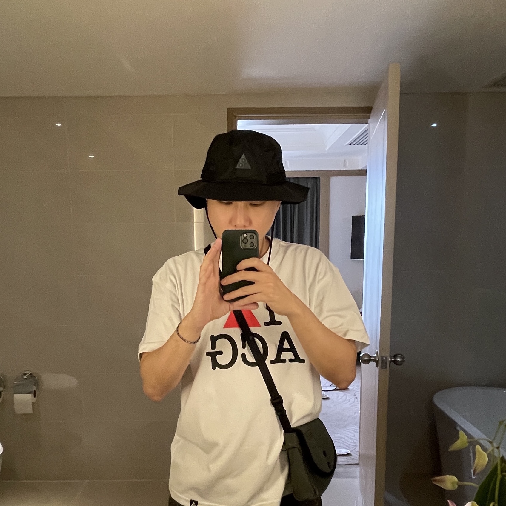 Nike ACG Apex Bucket Hat Black, Nike NRG Heart ACG T-Shirt White - Asia 착용 스타일 - 2