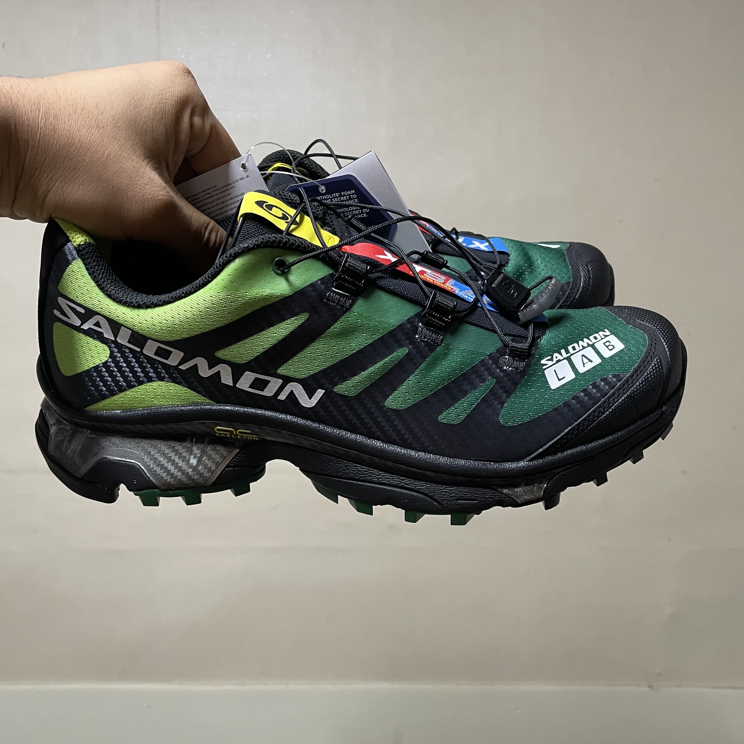Salomon XT-4 Eden Bright Lime Green 착용 스타일