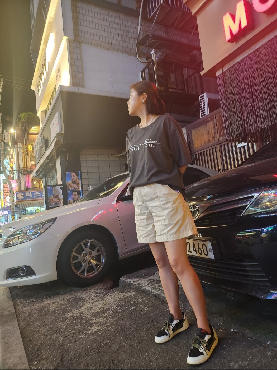(W) Matin Kim Cutted Logo Layered Top Black, (W) Jordan 1 x Travis Scott Retro Low OG SP Medium Olive 착용 스타일 - 2