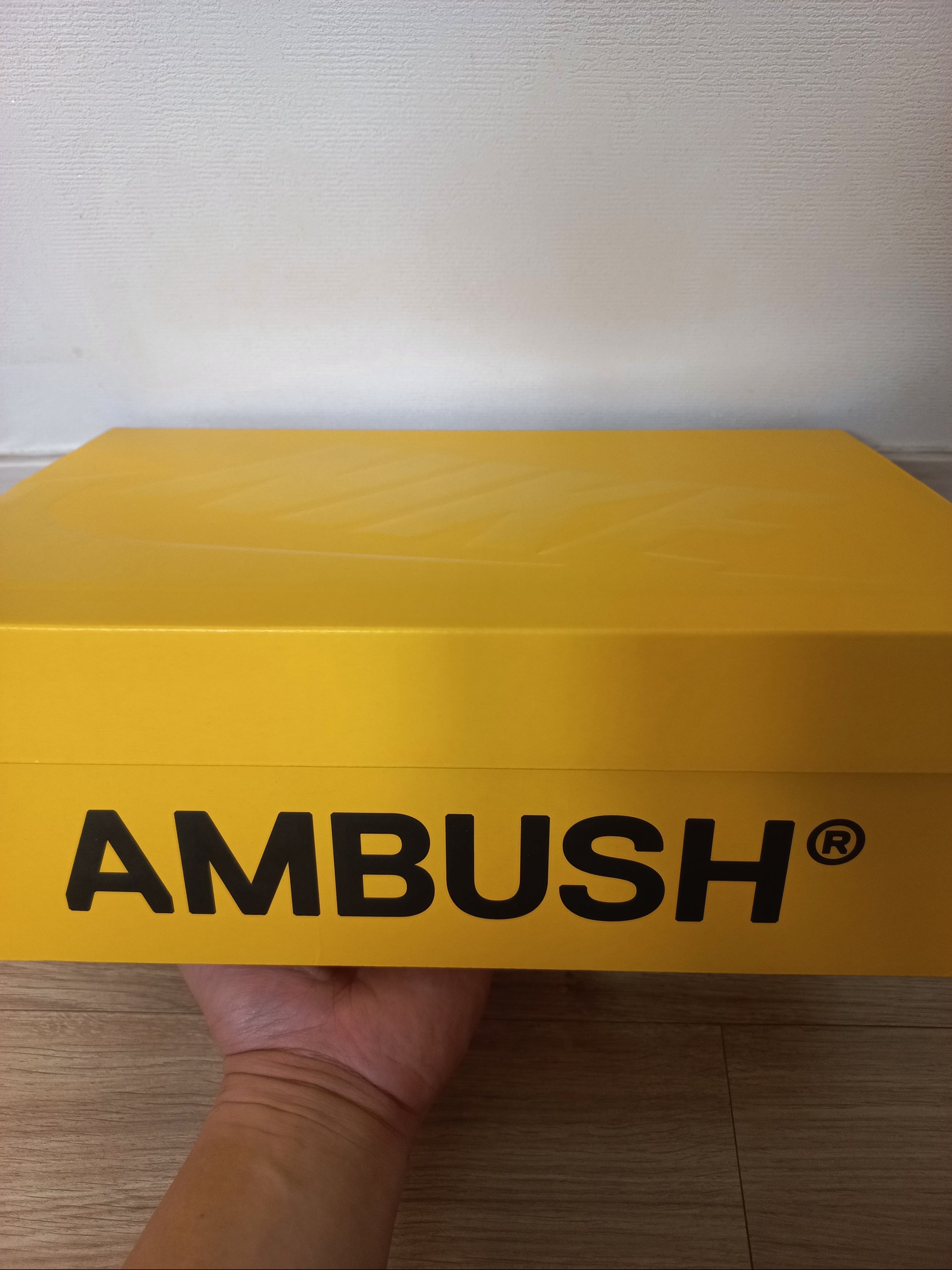 Nike x Ambush Air More Uptempo Low Vivid Sulfur and Limestone 착용 스타일 - 3