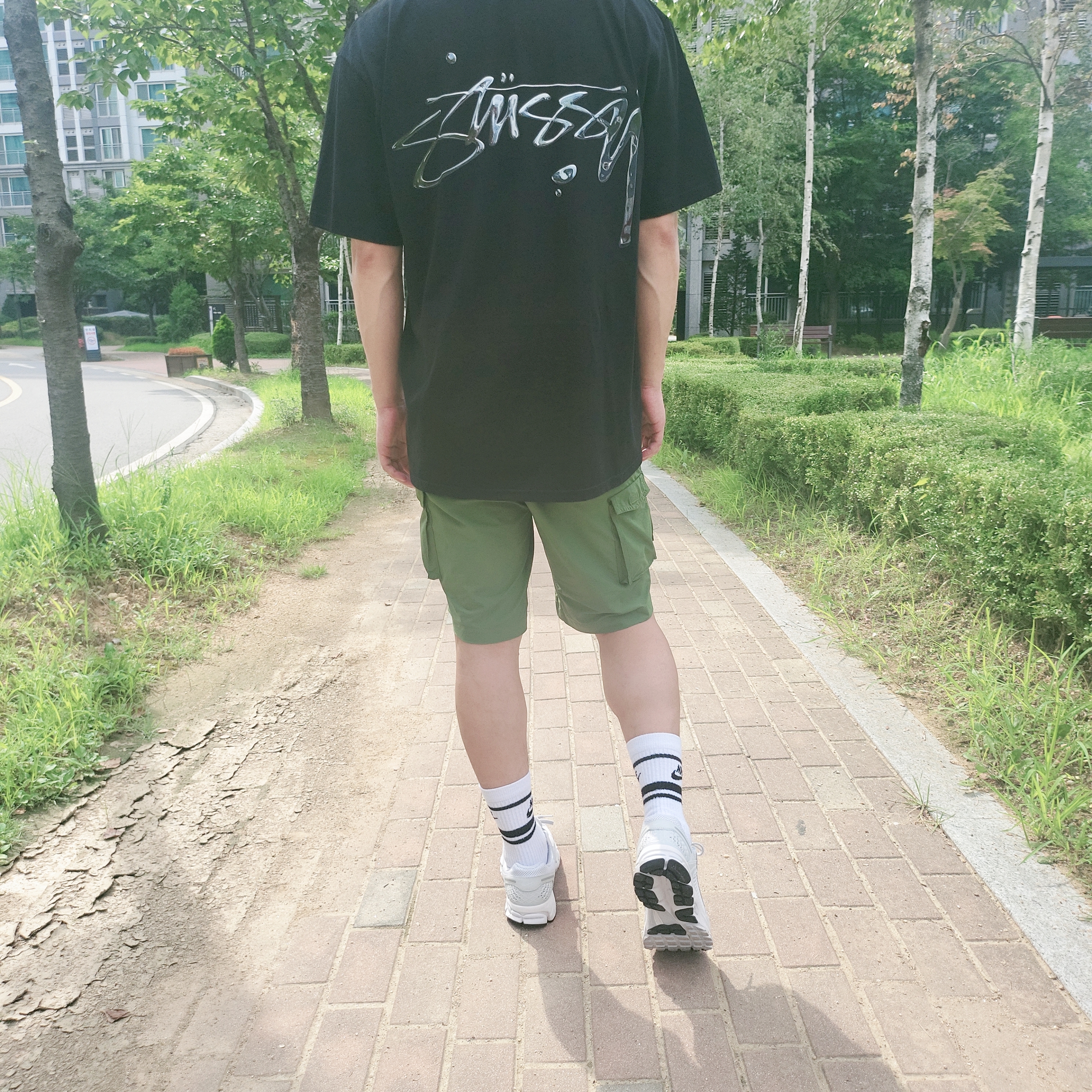 Stussy Mercury T-Shirt Black, Nike Zoom Vomero 5 SP Vast Grey 2023 착용 스타일