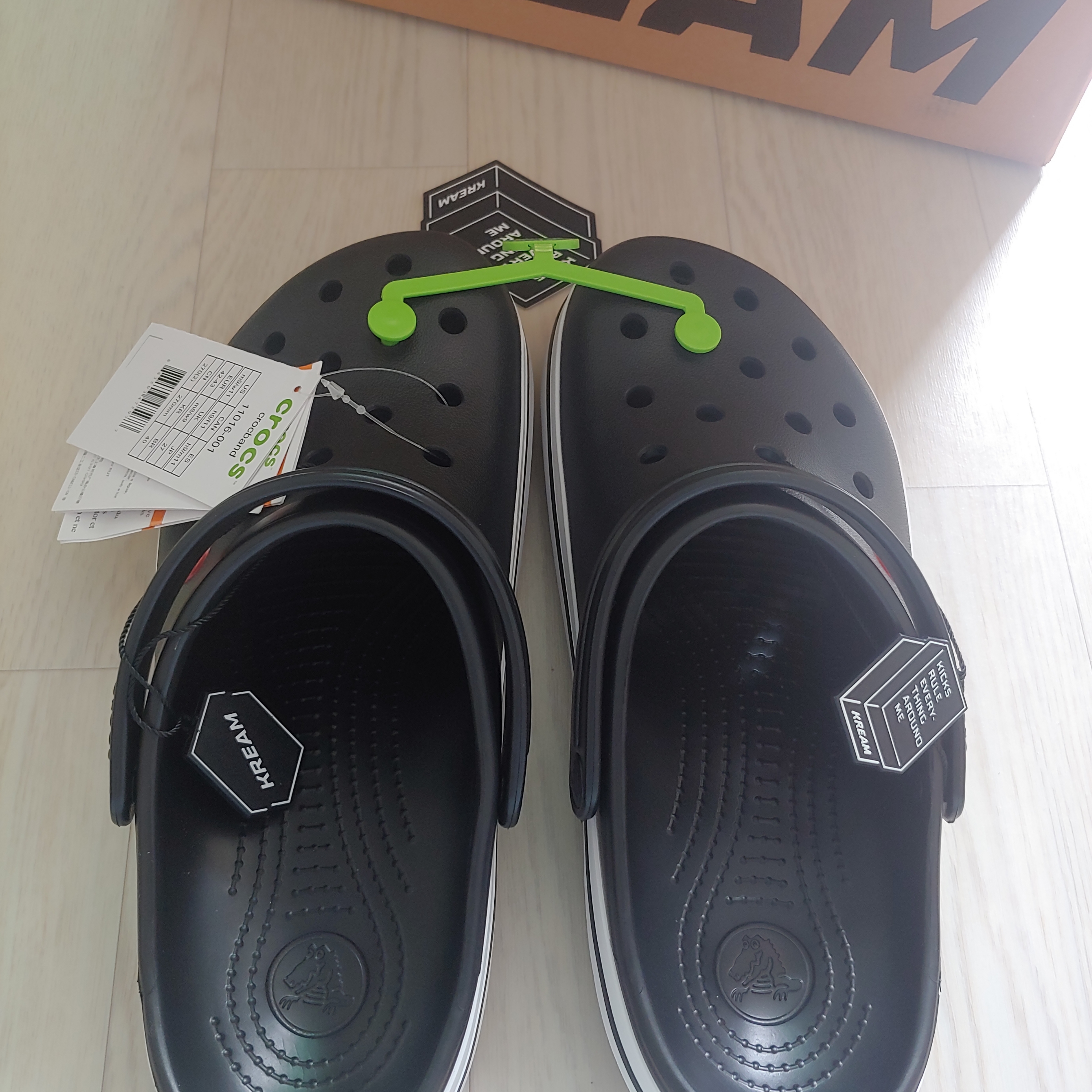 Crocs Crocband Clog Black 착용 스타일 - 5