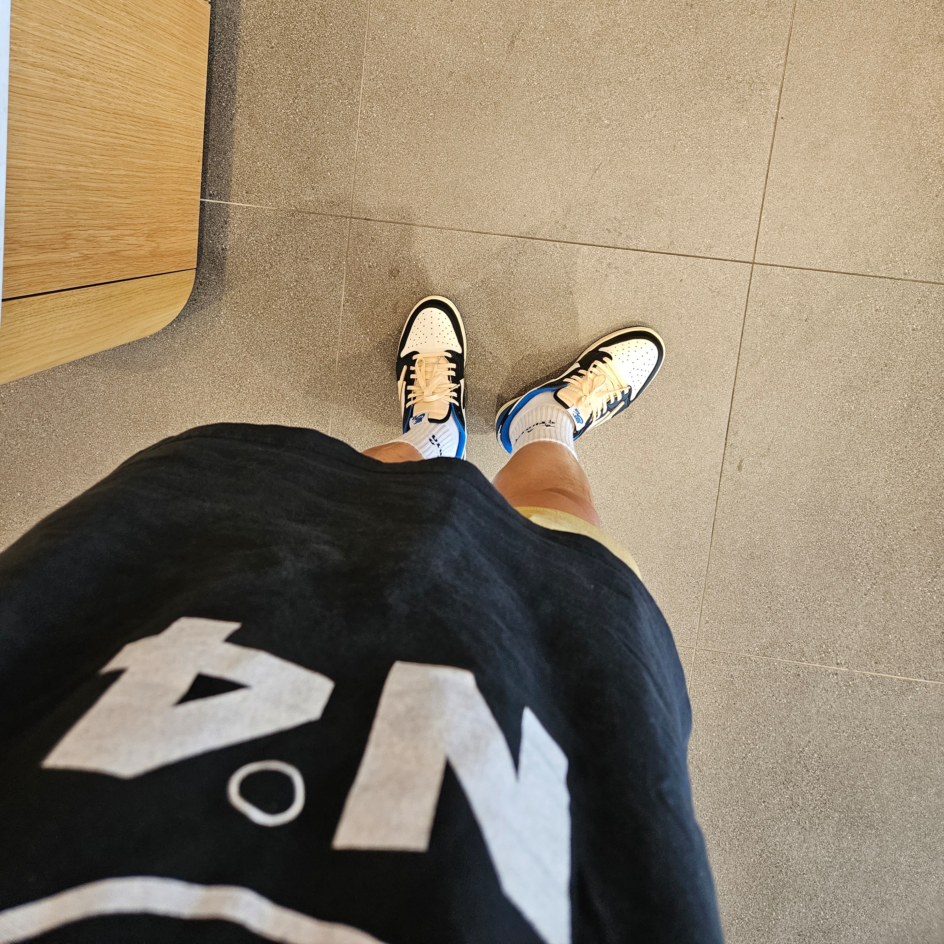 Stussy Pigment Dyed Stussy No.4 T-Shirt Black, IAB Studio Socks Pack White Purple Cyan 착용 스타일