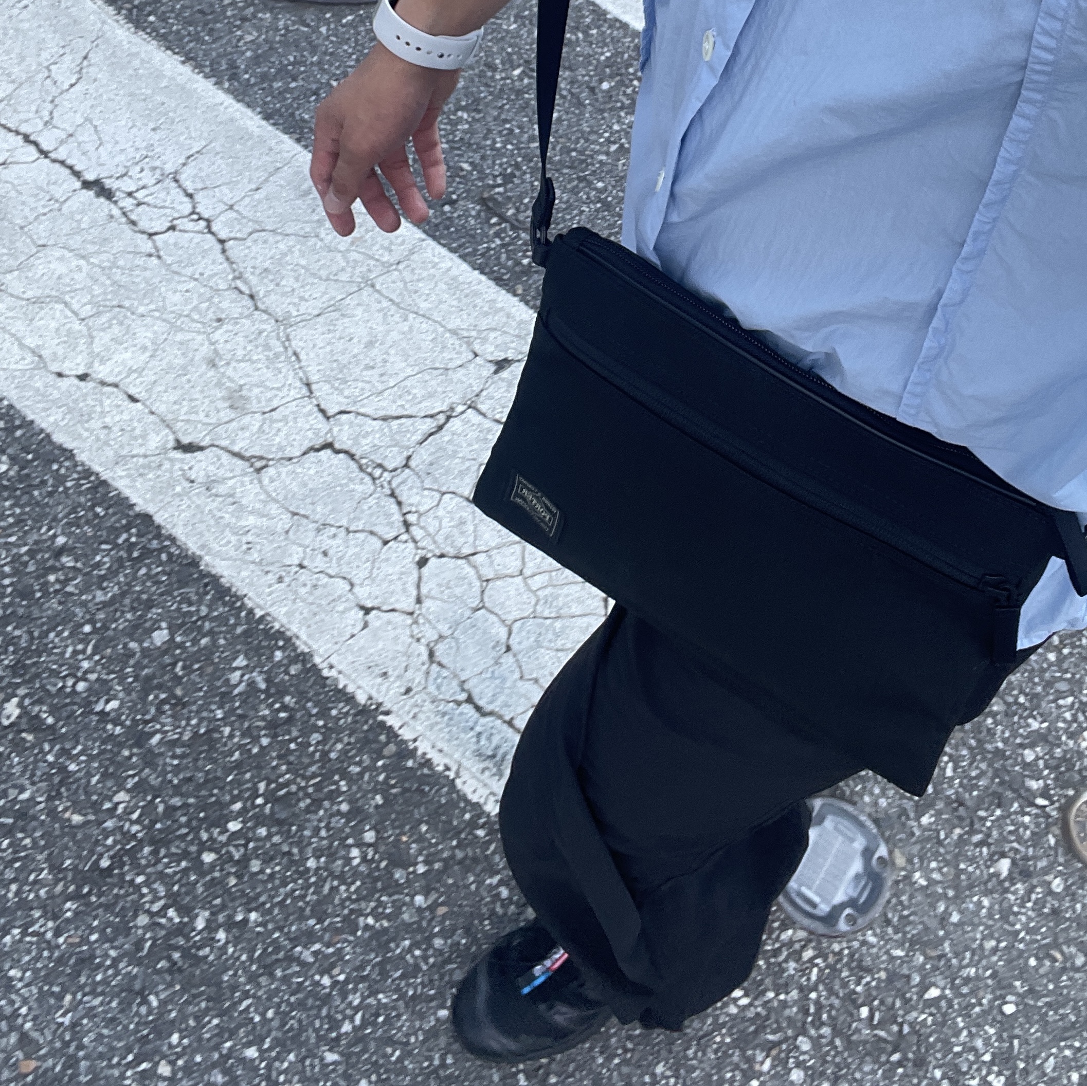 Porter Hybrid Sacoche Black, Salomon XT-6 ADV Black 착용 스타일