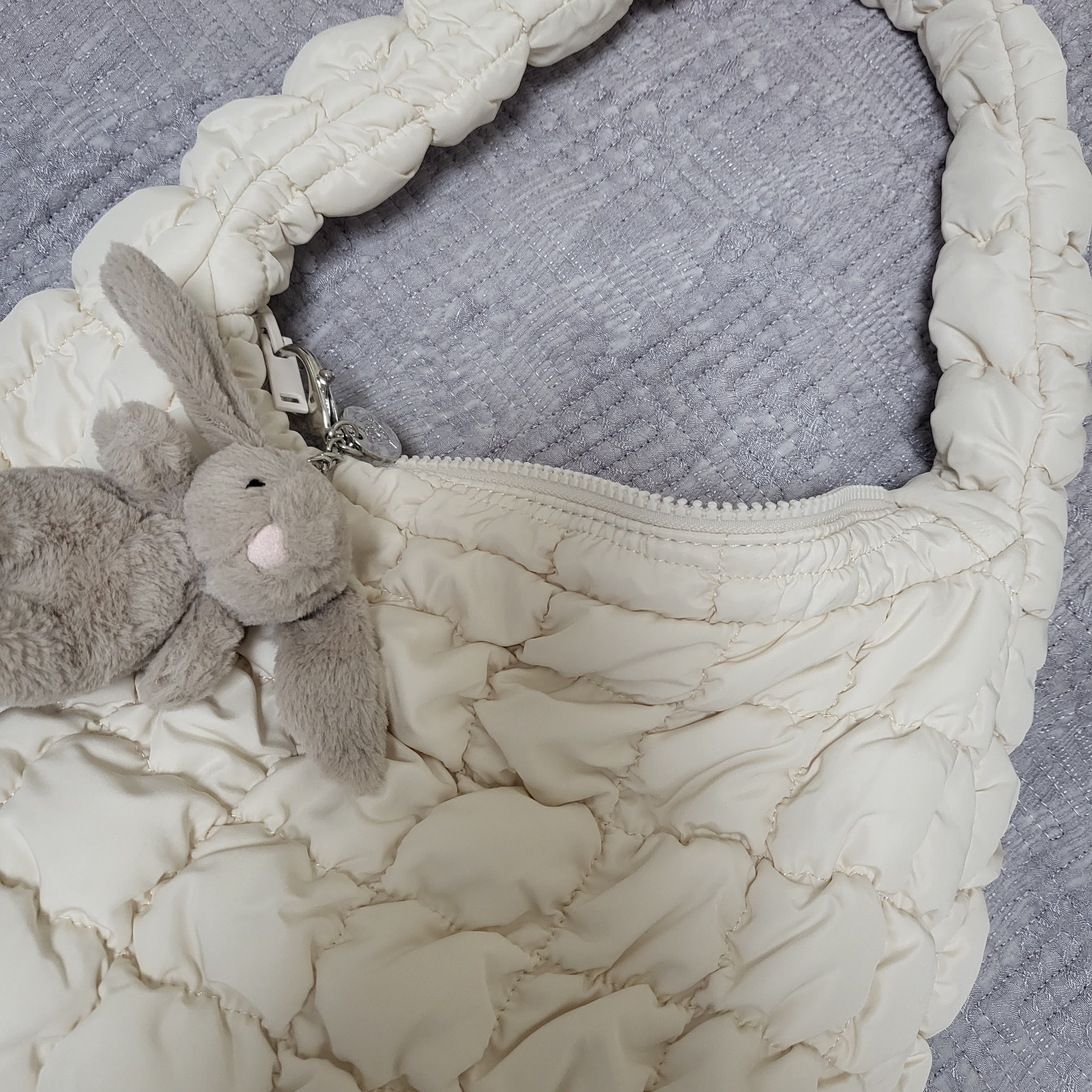 COS Quilted Mini Bag Cream 착용 스타일