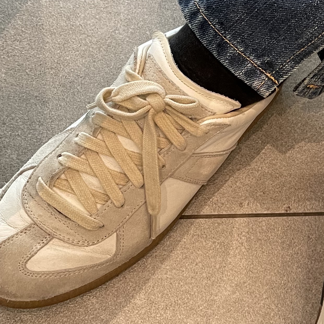(W) Maison Margiela Calfskin Replica Sneakers White 착용 스타일