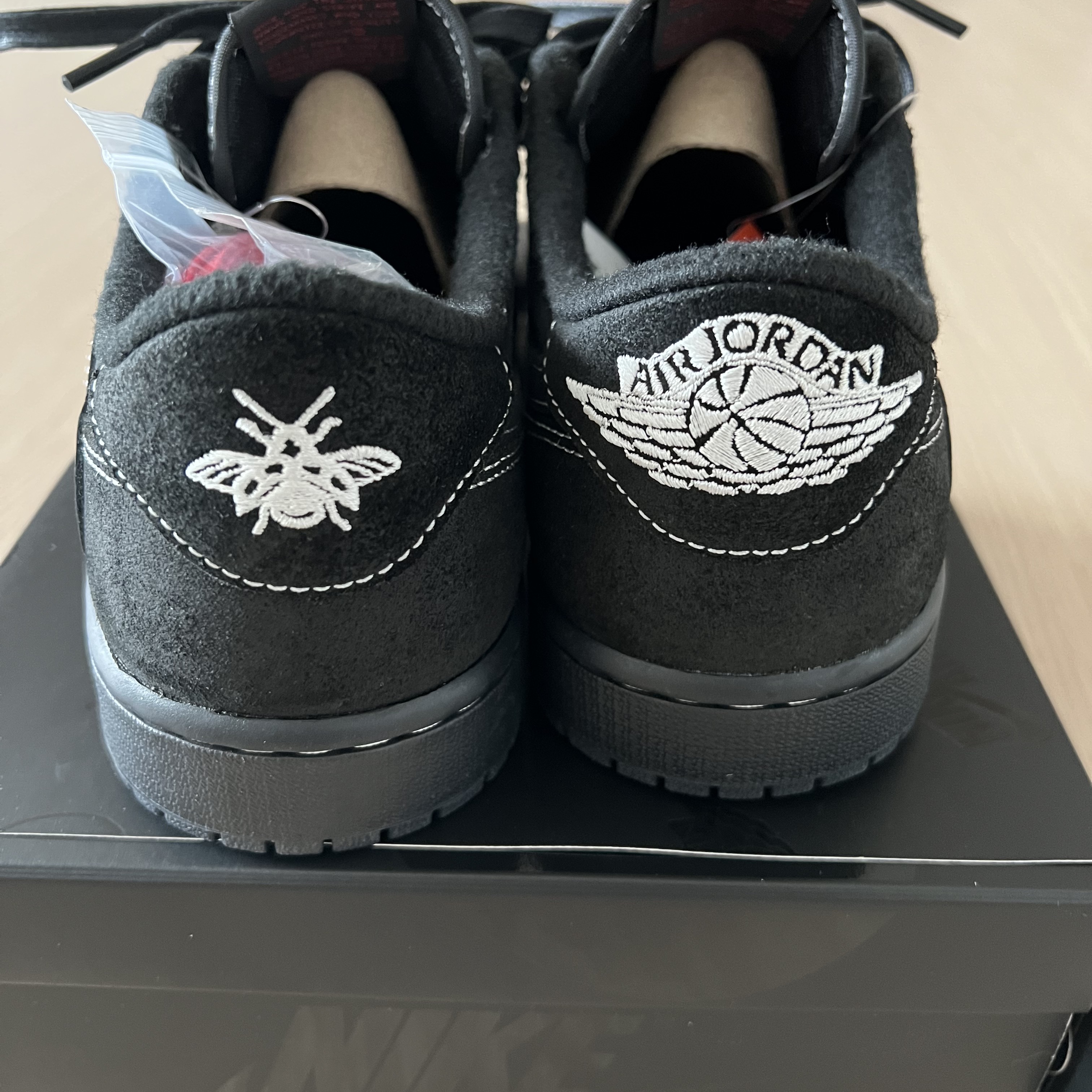 Jordan 1 x Travis Scott Retro Low OG SP Black Phantom 착용 스타일 - 2