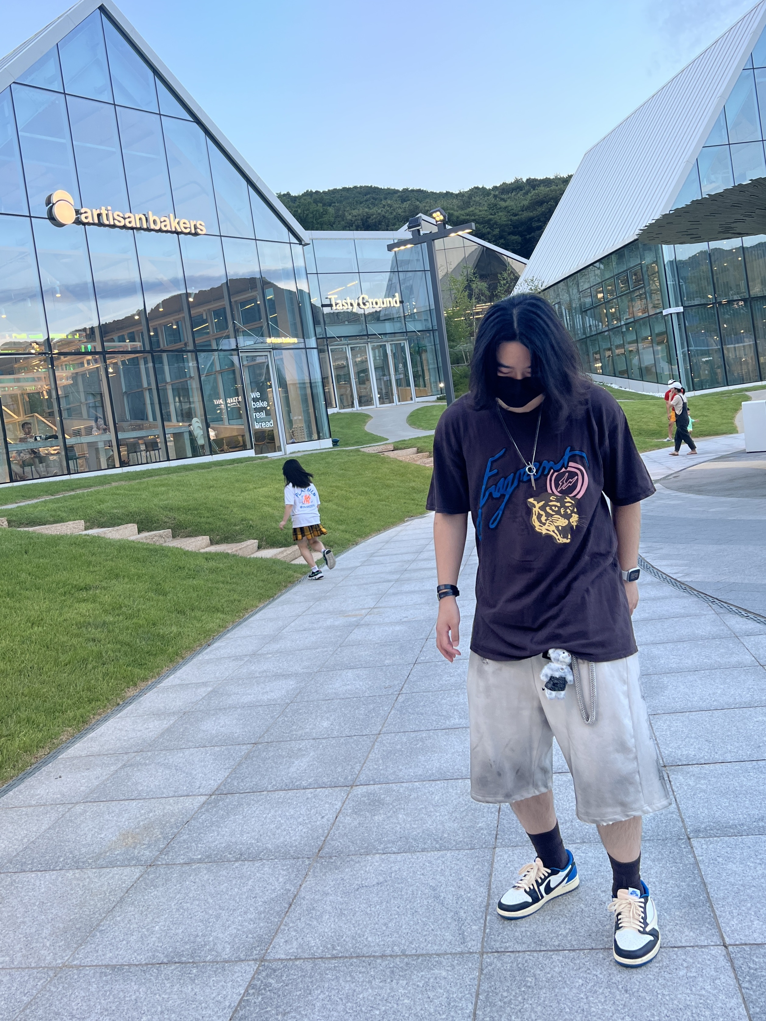 Jordan 1 x Travis Scott x Fragment Retro Low OG SP Military Blue, Project G/R Furious Logo Applique Shorts Grey - 10 Corso Como Exclusive 착용 스타일 - 3