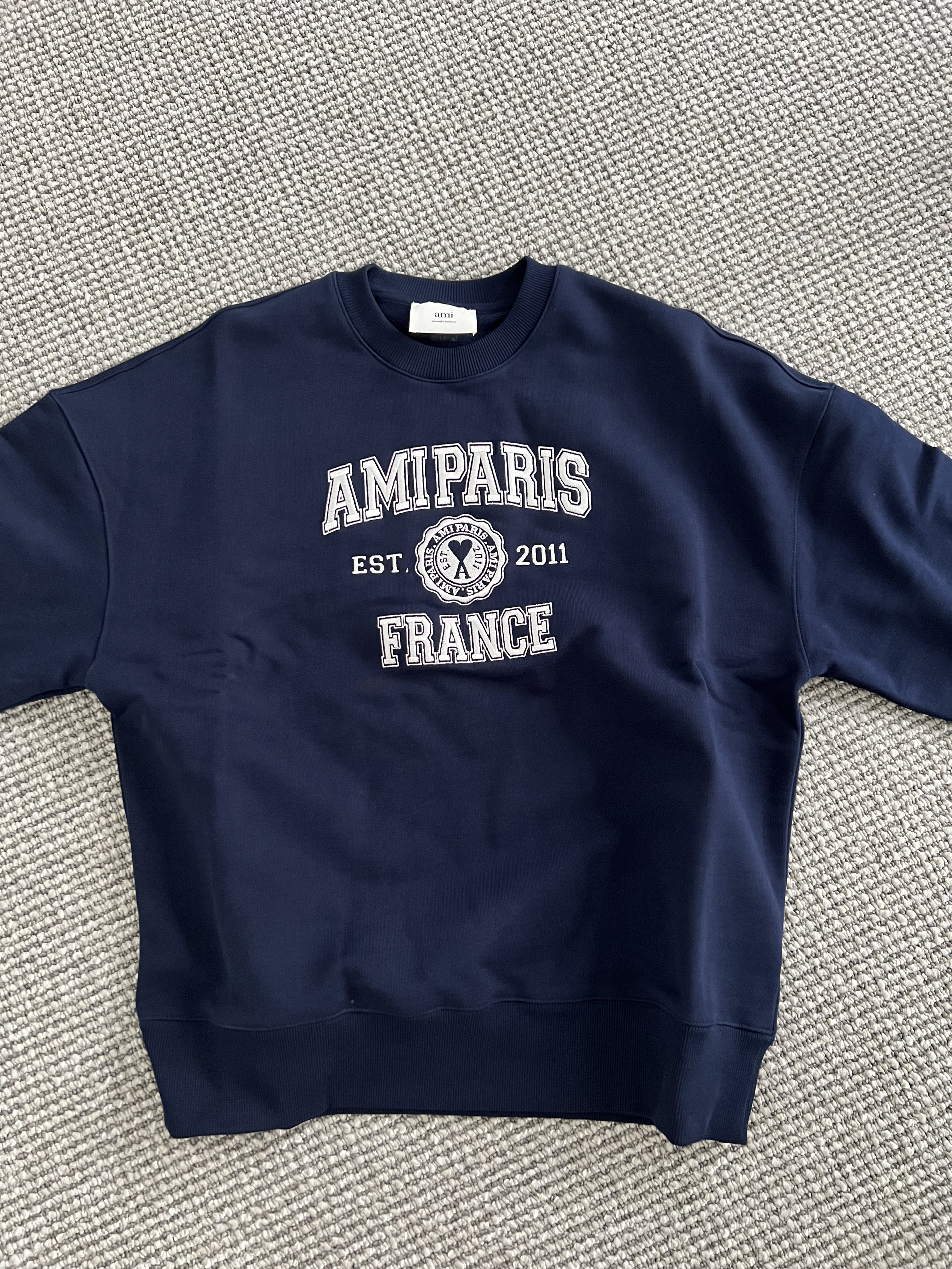 Ami Paris France Crewneck Sweatshirt Nautic Blue, Jordan x Travis Scott Canvas Pants - Asia 착용 스타일 - 3