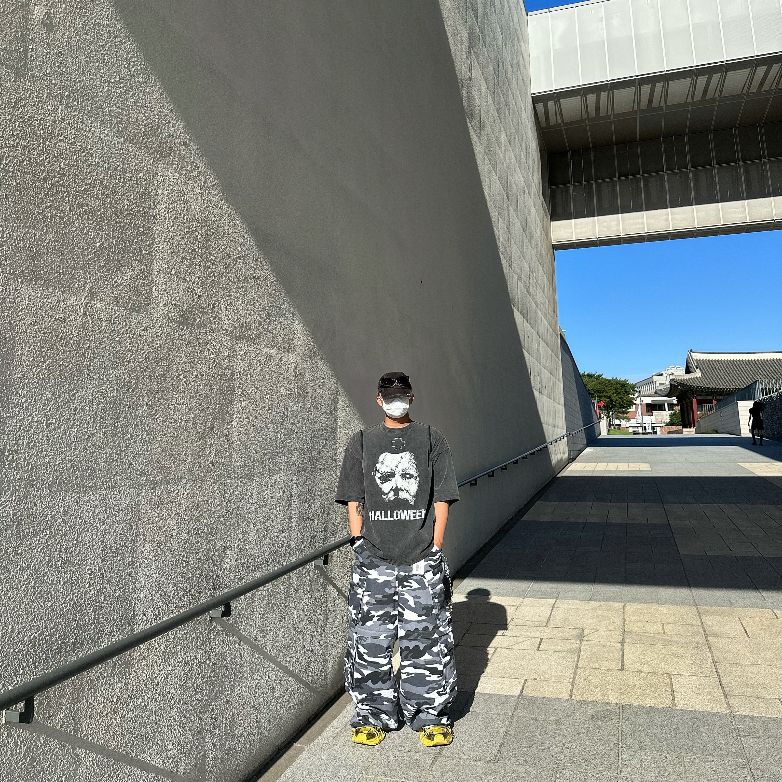 Balenciaga 3XL Sneakers Yellow Black, Project G/R Oversized Convertible Cargo Pants City Camo 착용 스타일 - 1