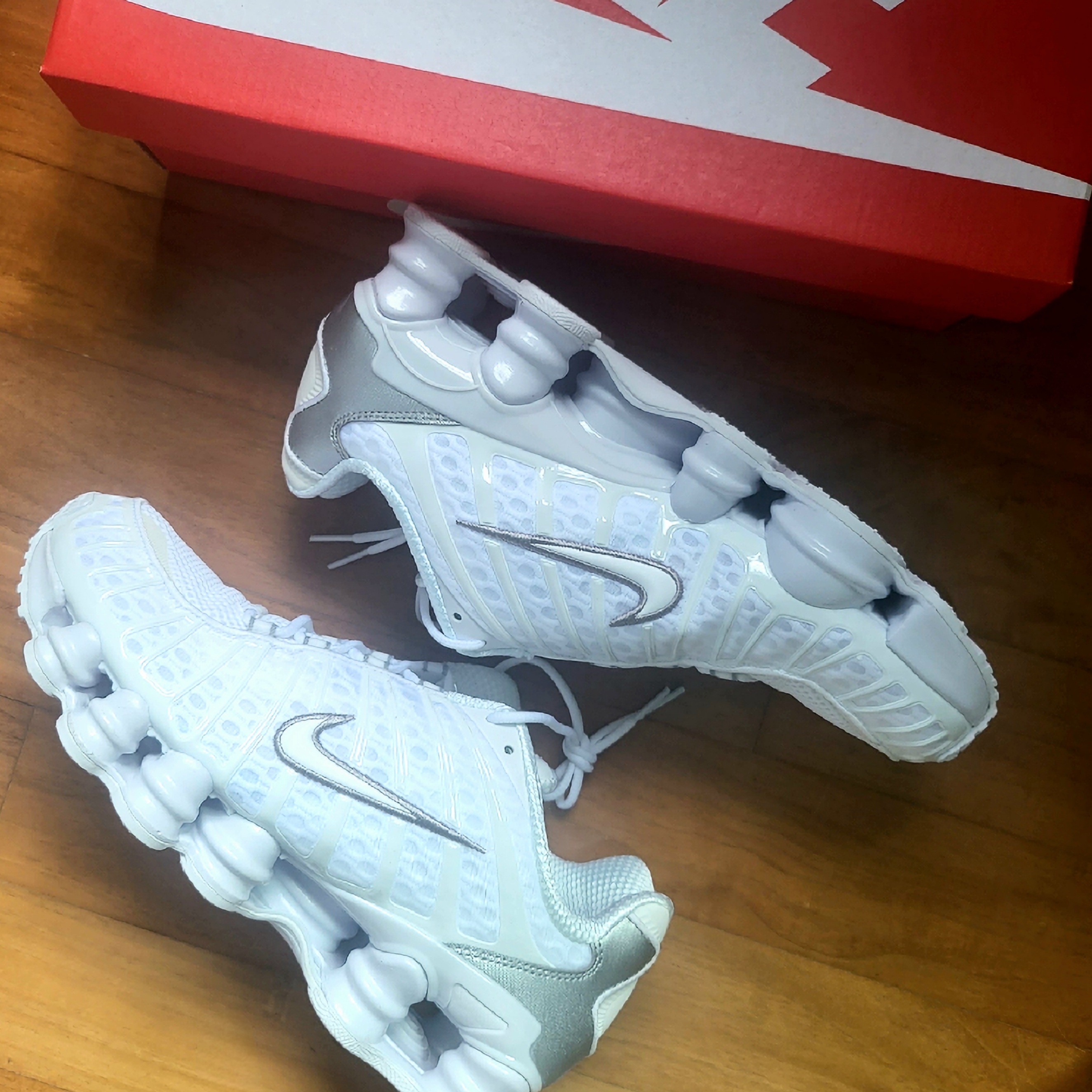 (W) Nike Shox TL White and Max Orange 착용 스타일
