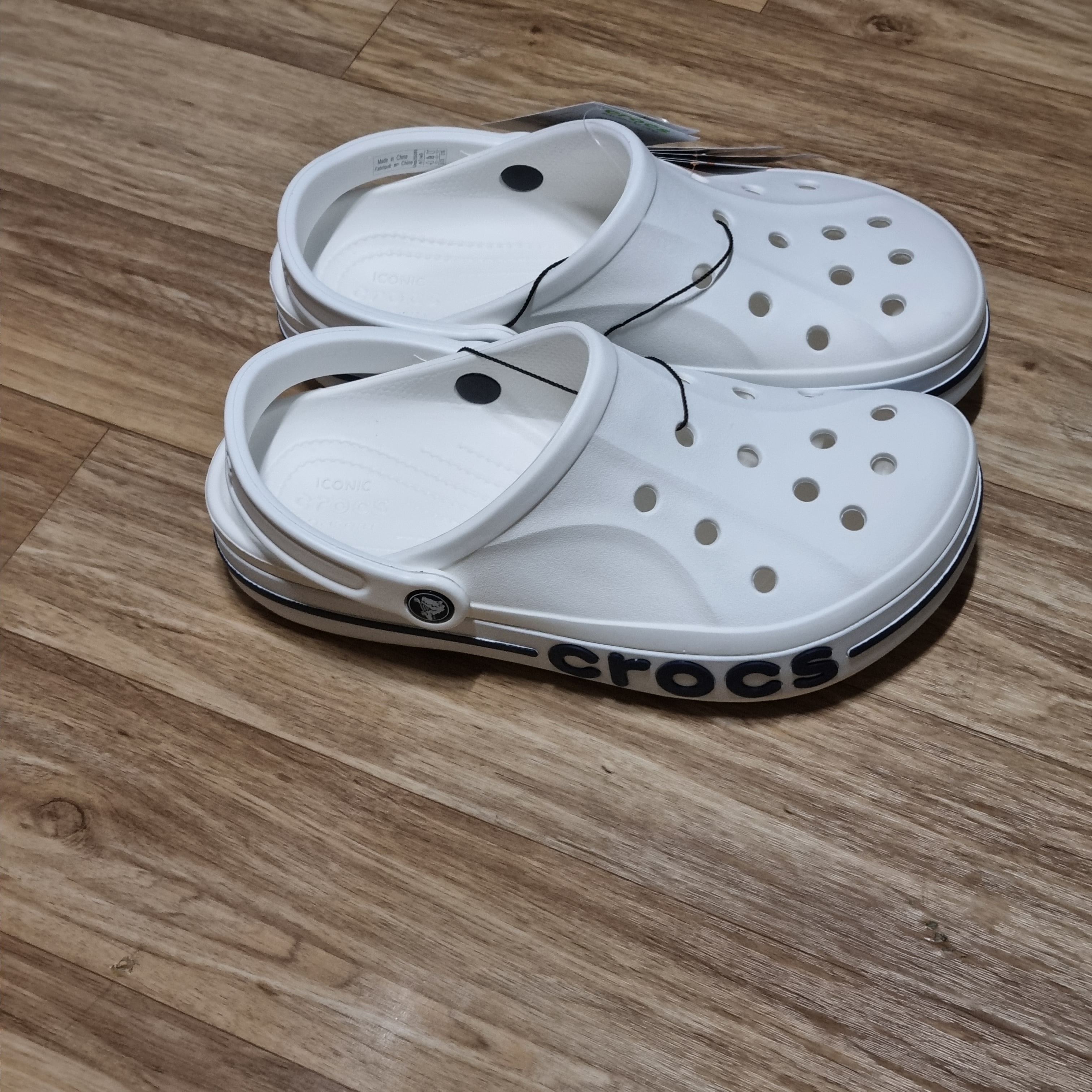 Crocs Bayaband Clog White Navy 착용 스타일