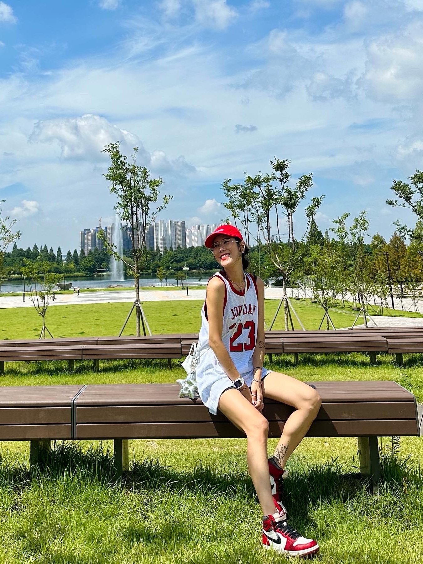 Jordan 1 Retro High OG Chicago 2022, (W) Nike Essential Mid Rise Bike Shorts Black - Asia 착용 스타일 - 2